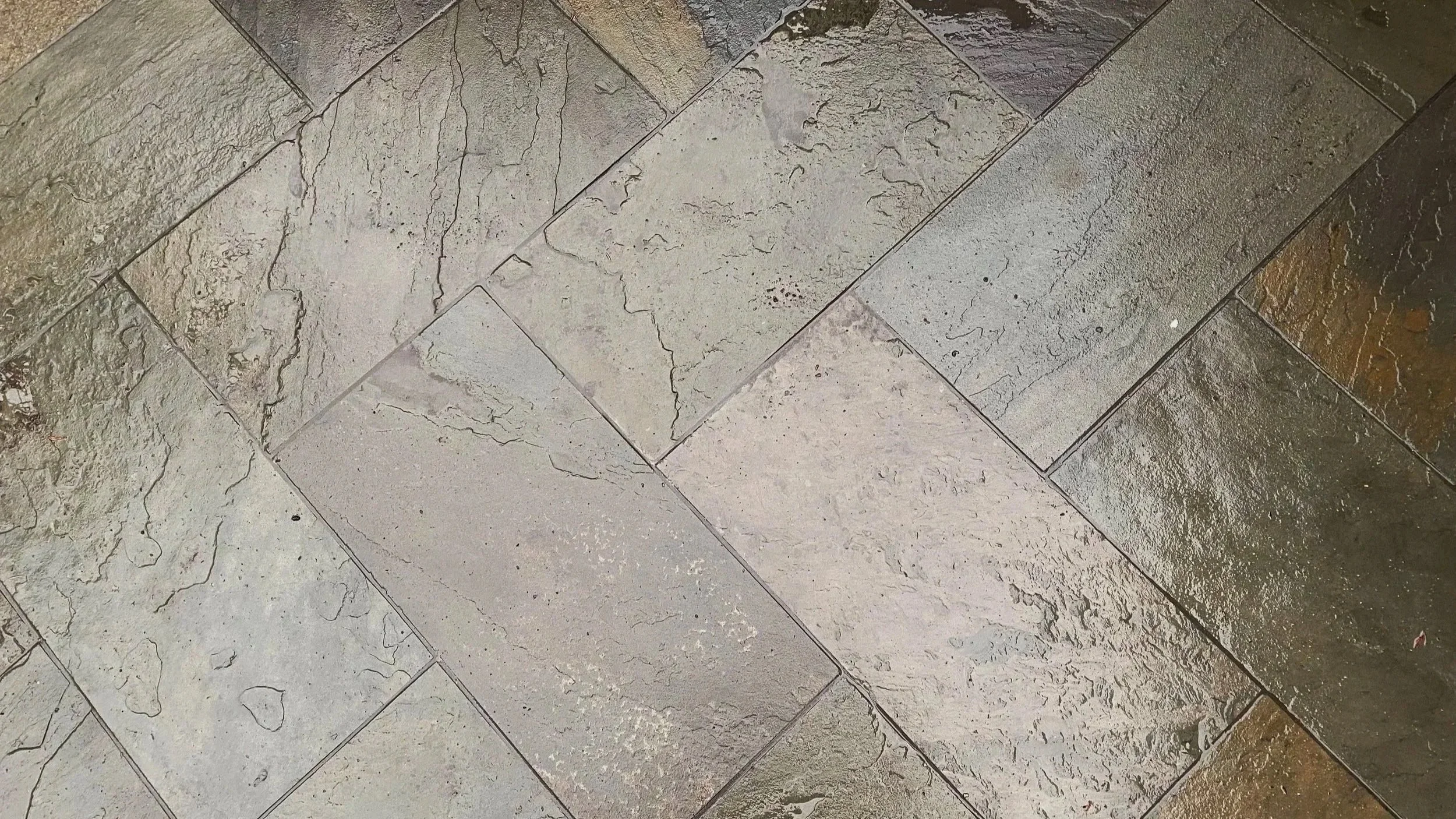 Oranssi carpenter using bench saw