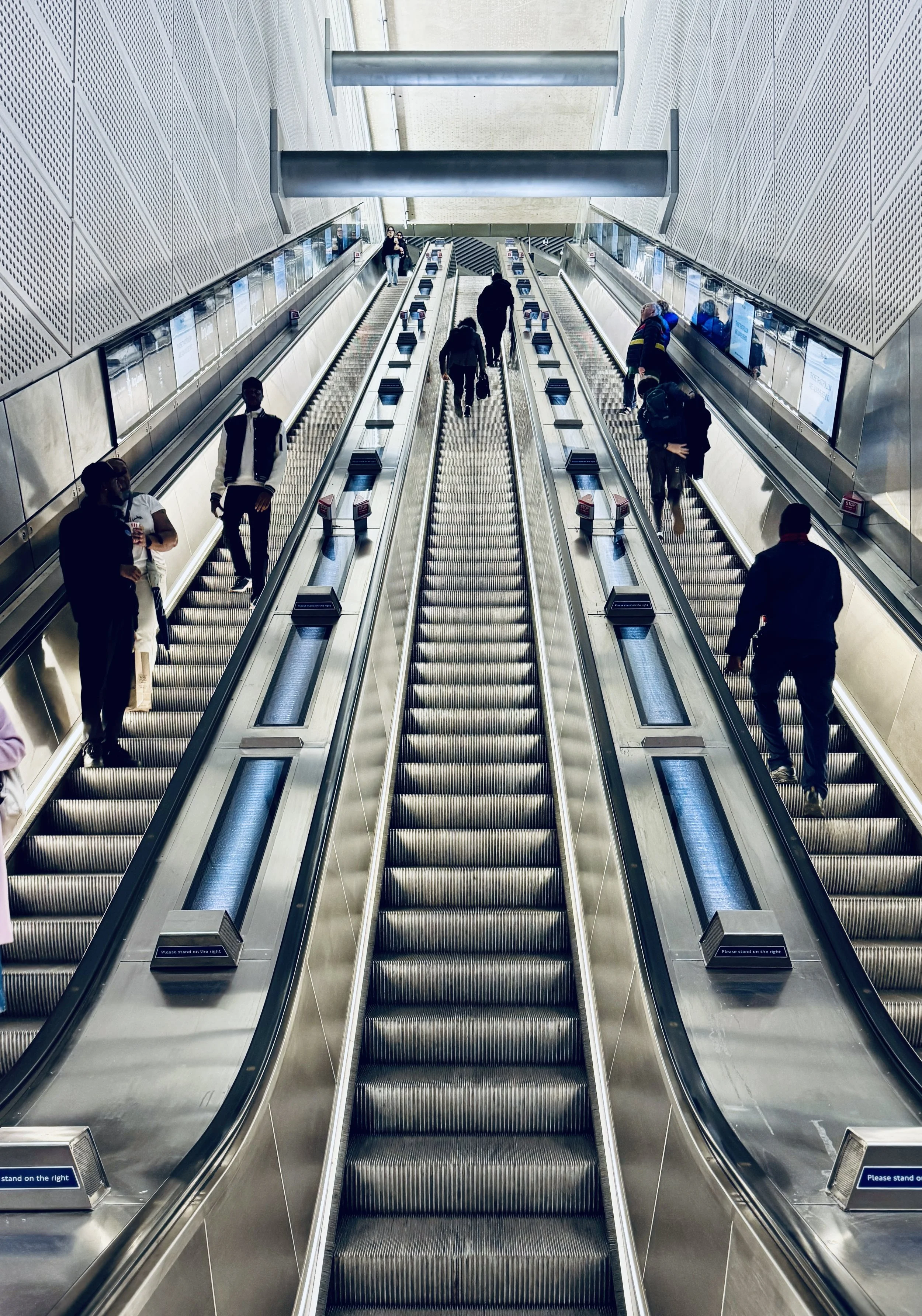 Moving - London 🇬🇧