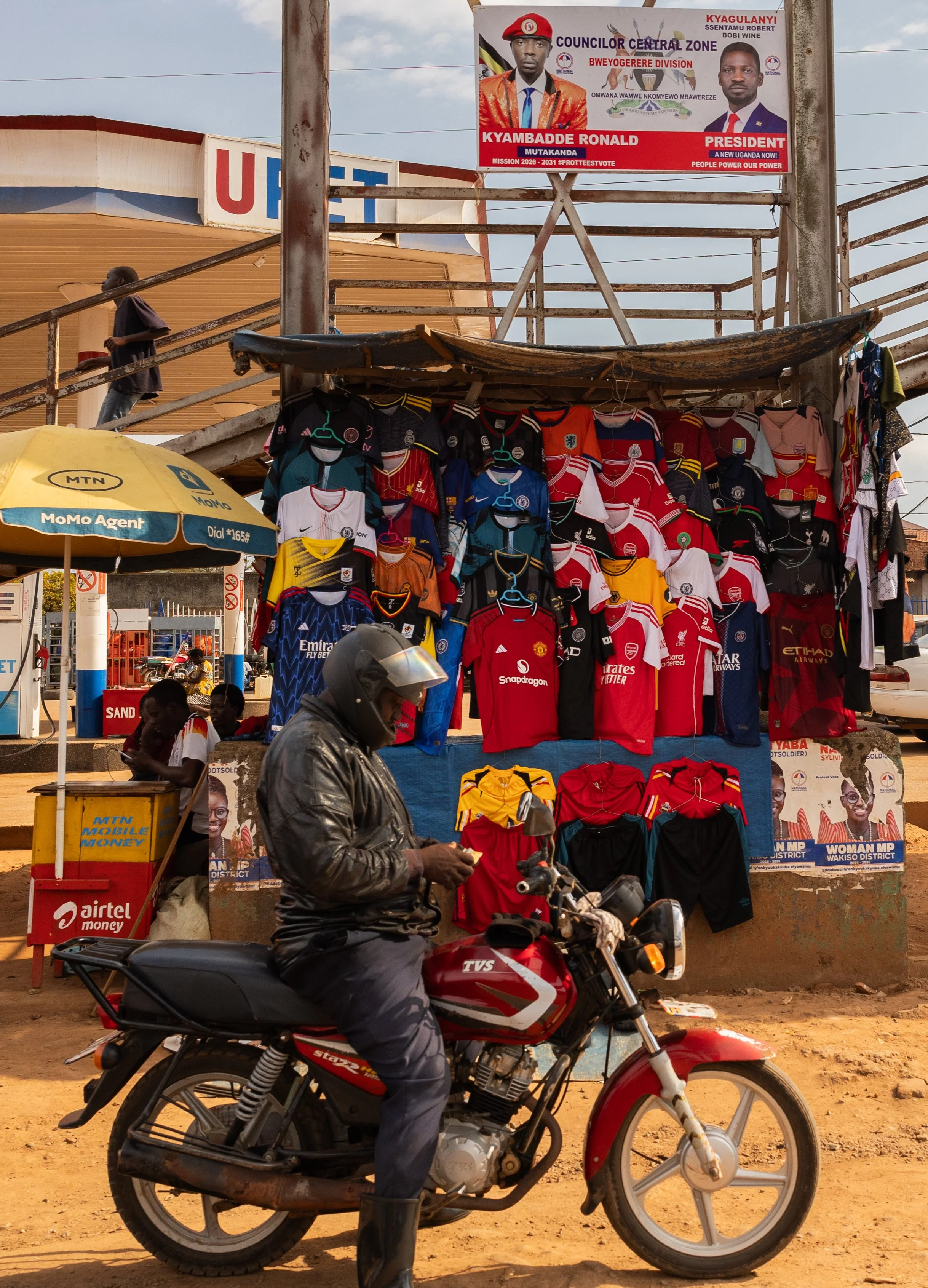 Pause at the jersey stall