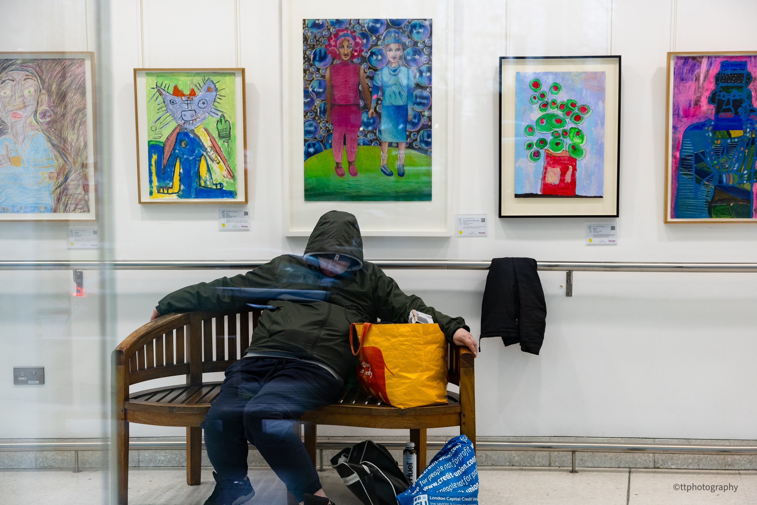 Homeless in a gallery - London 🇬🇧