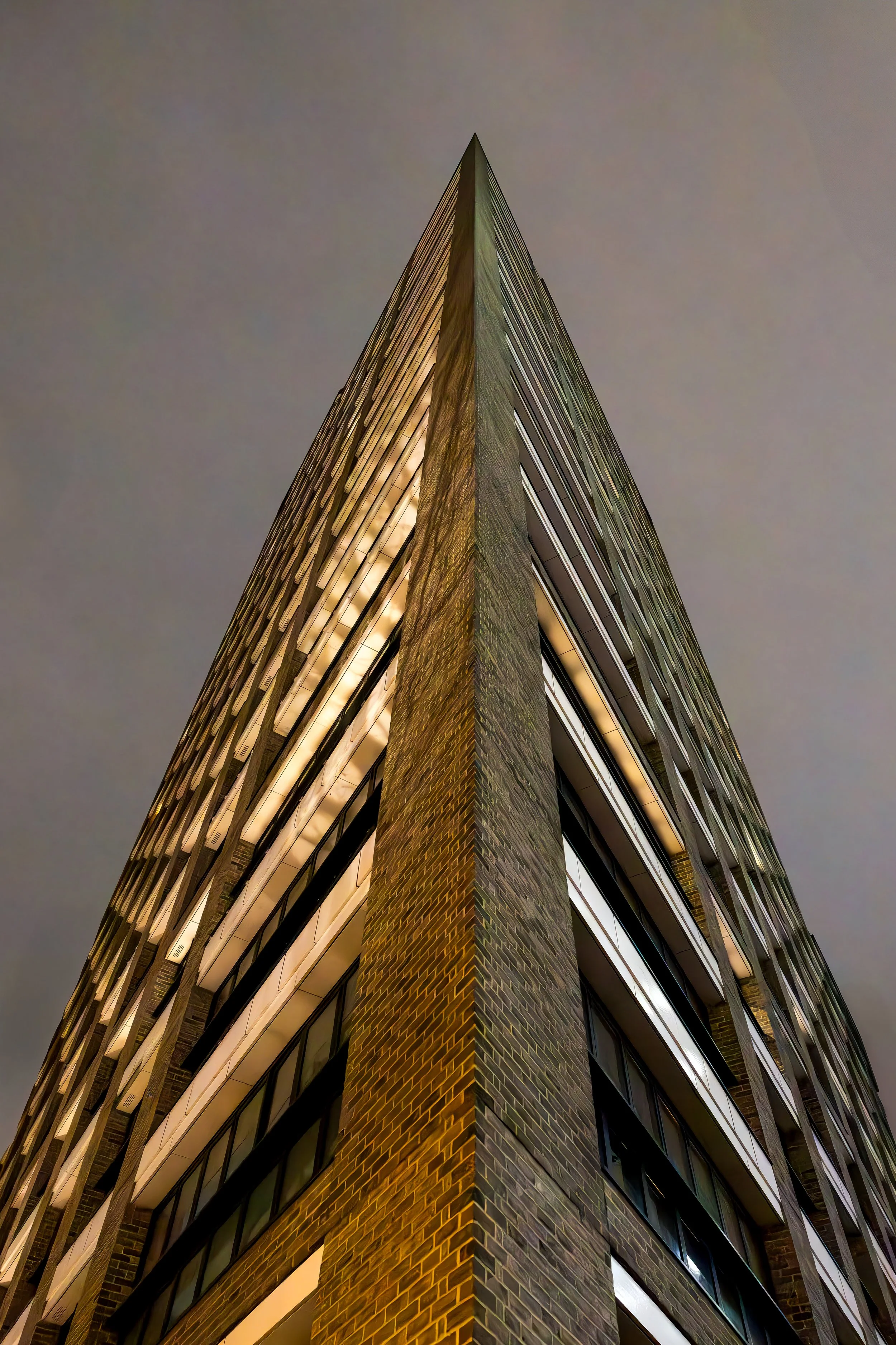 Sharp edges - London 🇬🇧