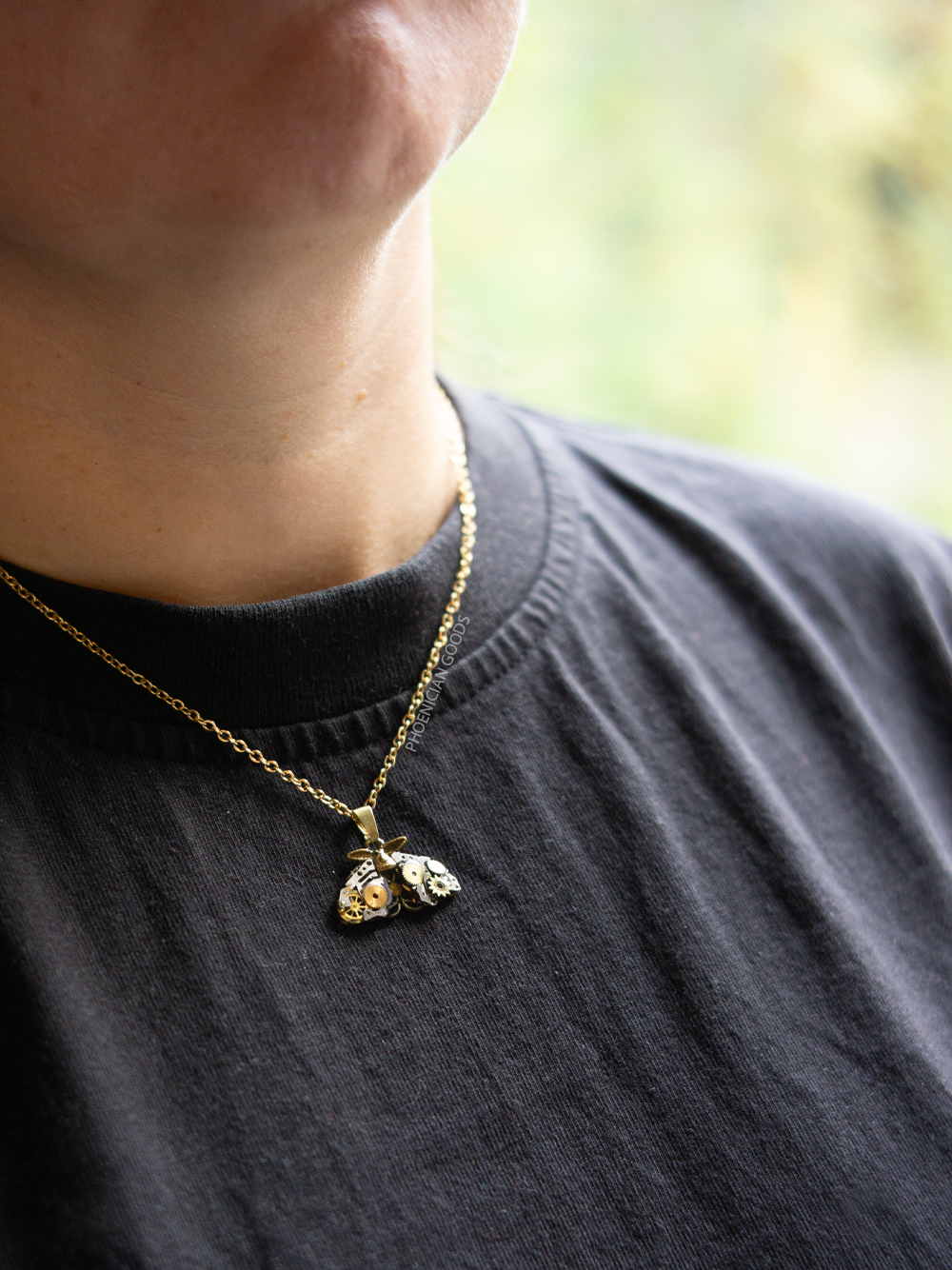 gold-moth-necklace-04.png