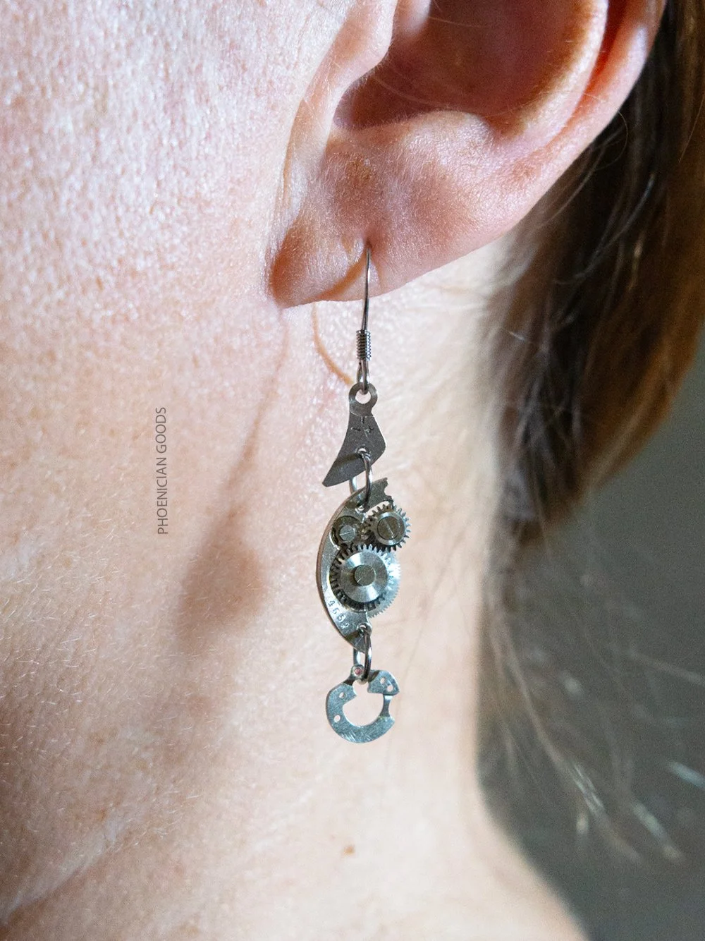curvy-earring-01.jpg