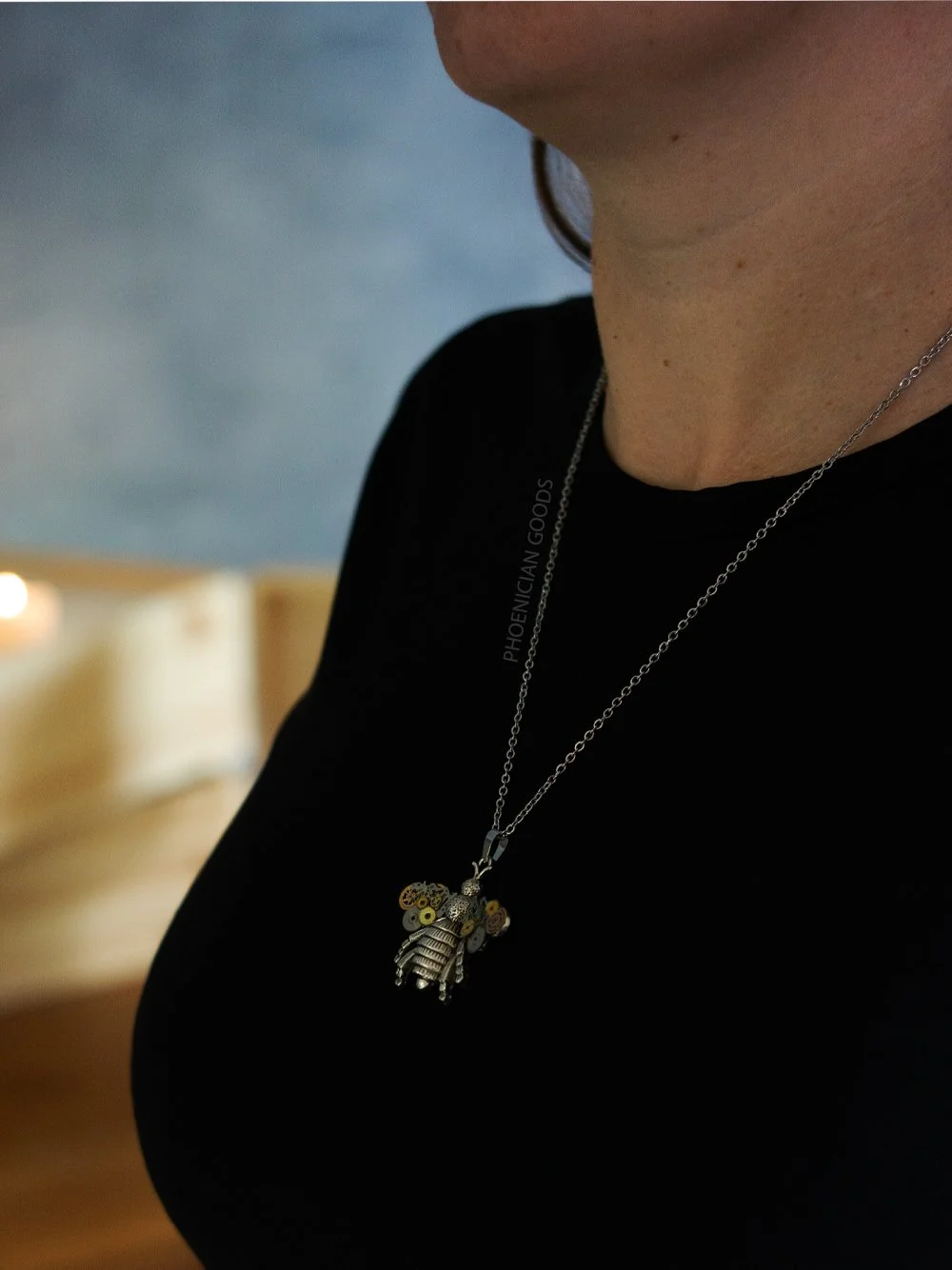 silver-bee-necklace---04.jpg