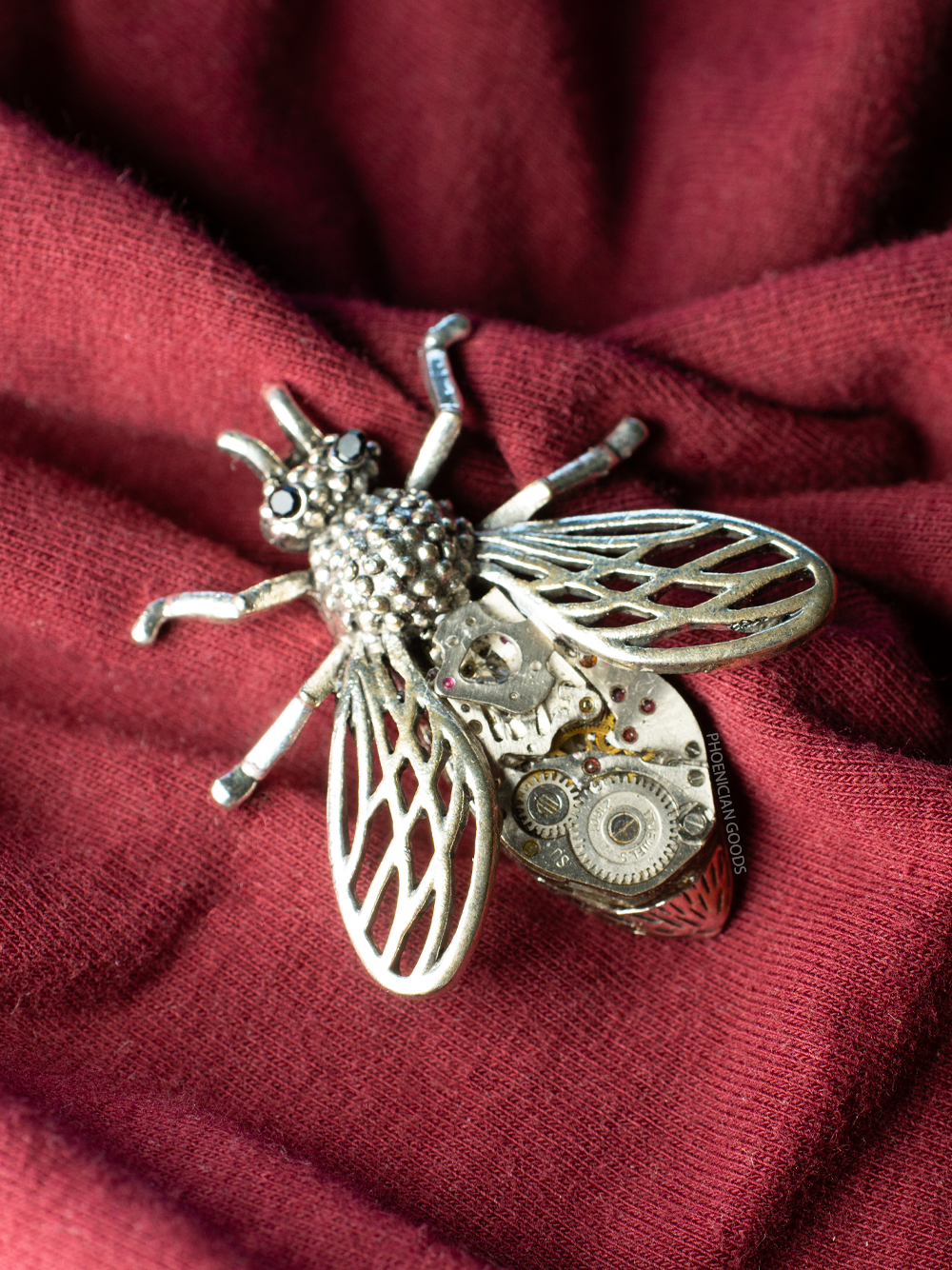 fly-brooch-01.png