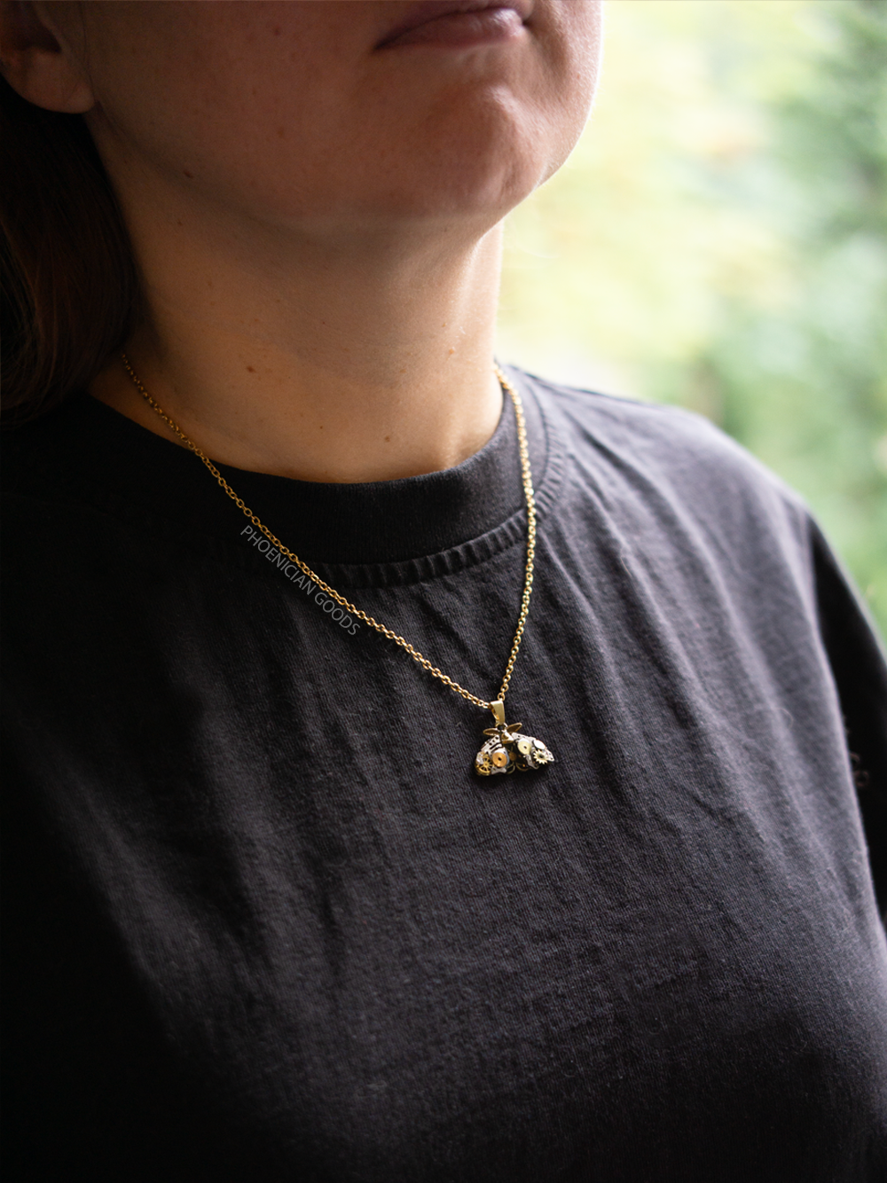 gold-moth-necklace-01.png