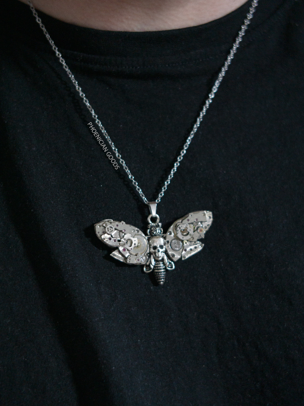 big-moth-necklace-02.png