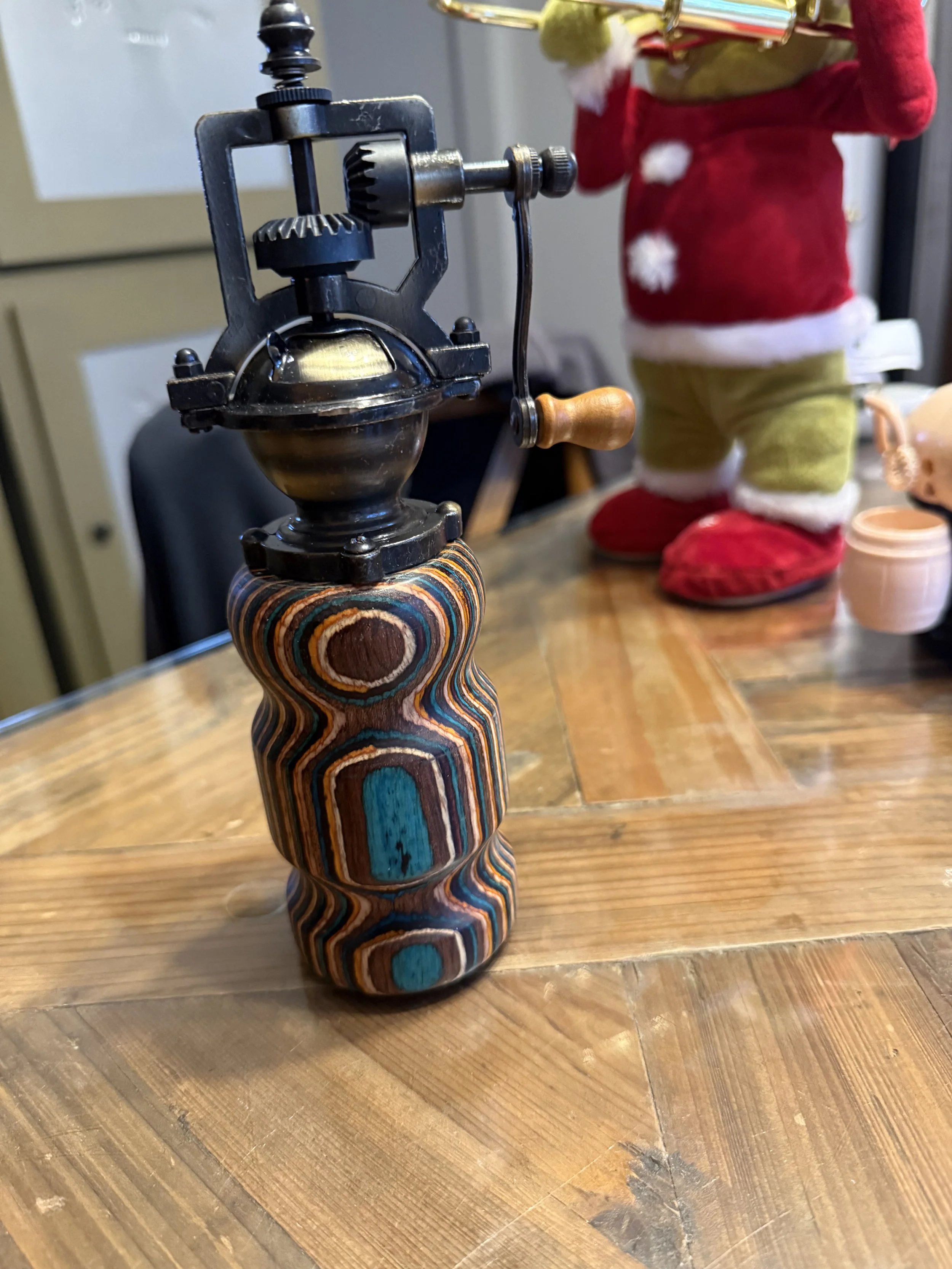 Antique Style Salt and Pepper grinders