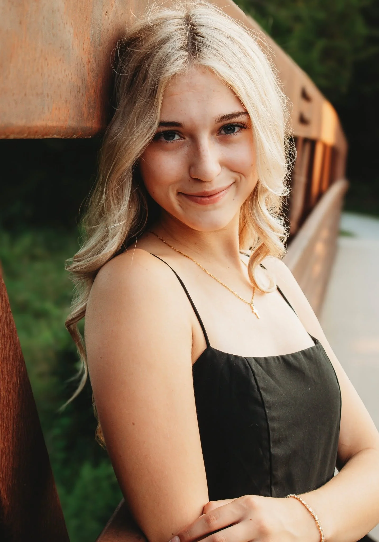 🌟 Empowering 🌟

Here&rsquo;s to strong young women chasing dreams and stepping boldly into their future ✨
Senior year magic at its finest.
#SeniorStyle
#seniorseason 
#NebraskaPhotographer
#NebraskaCityPhotographer
#StenkaPhotography