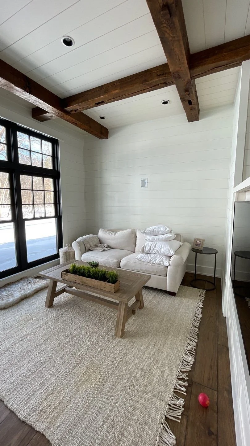Modern home interior painted by Barefoot Painter LLC using Benjamin Moore White Dove