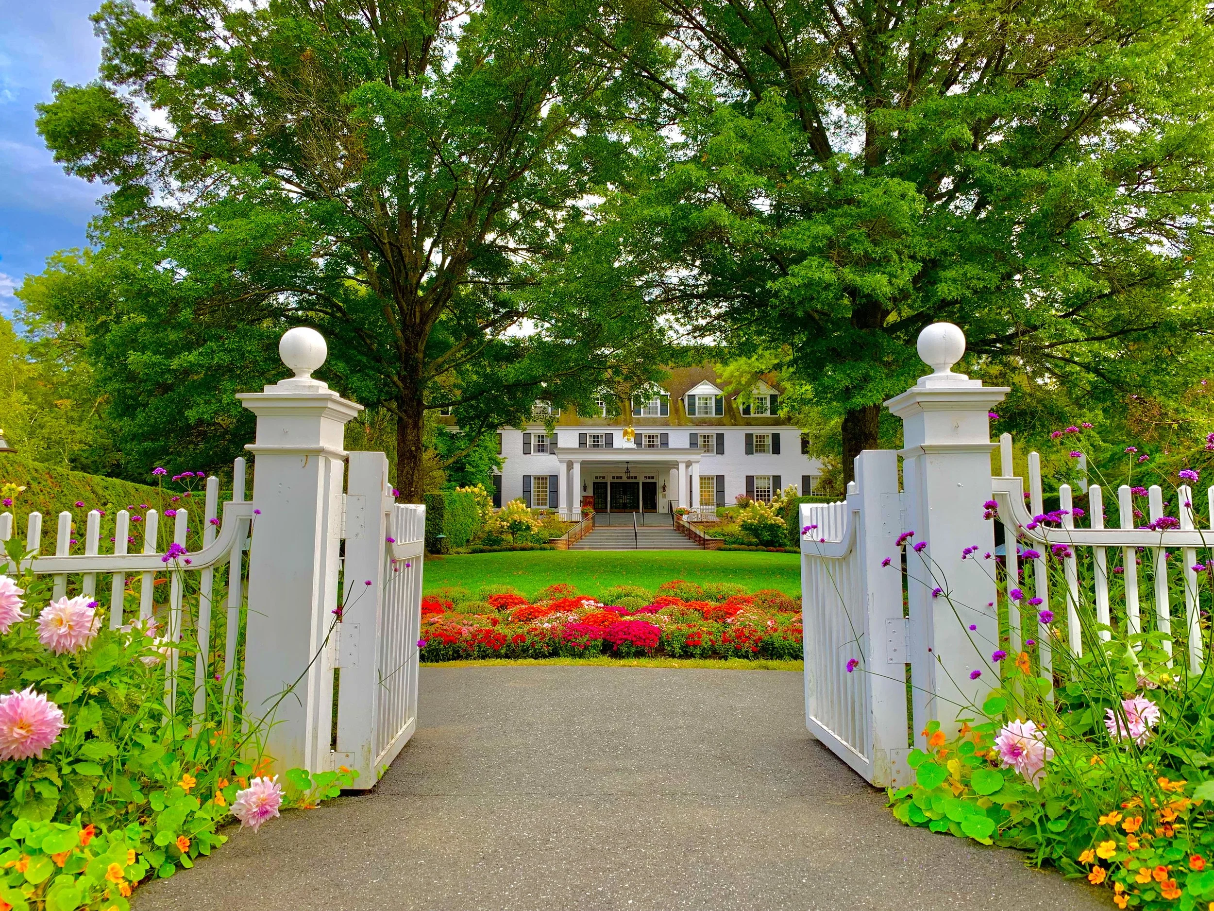 Famous hotel in Woodstock Vermont in spring time.