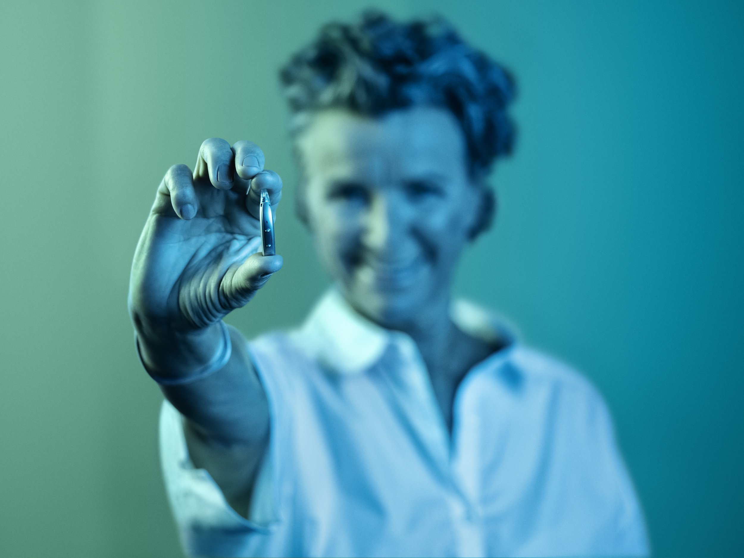 Motion CnG P_X in hand woman.jpg