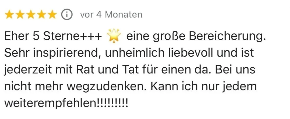 Customer review with five-star rating, praising a product called 'Eher 5 Sterne+++' for its inspiring and lovable qualities, and recommending it to others.