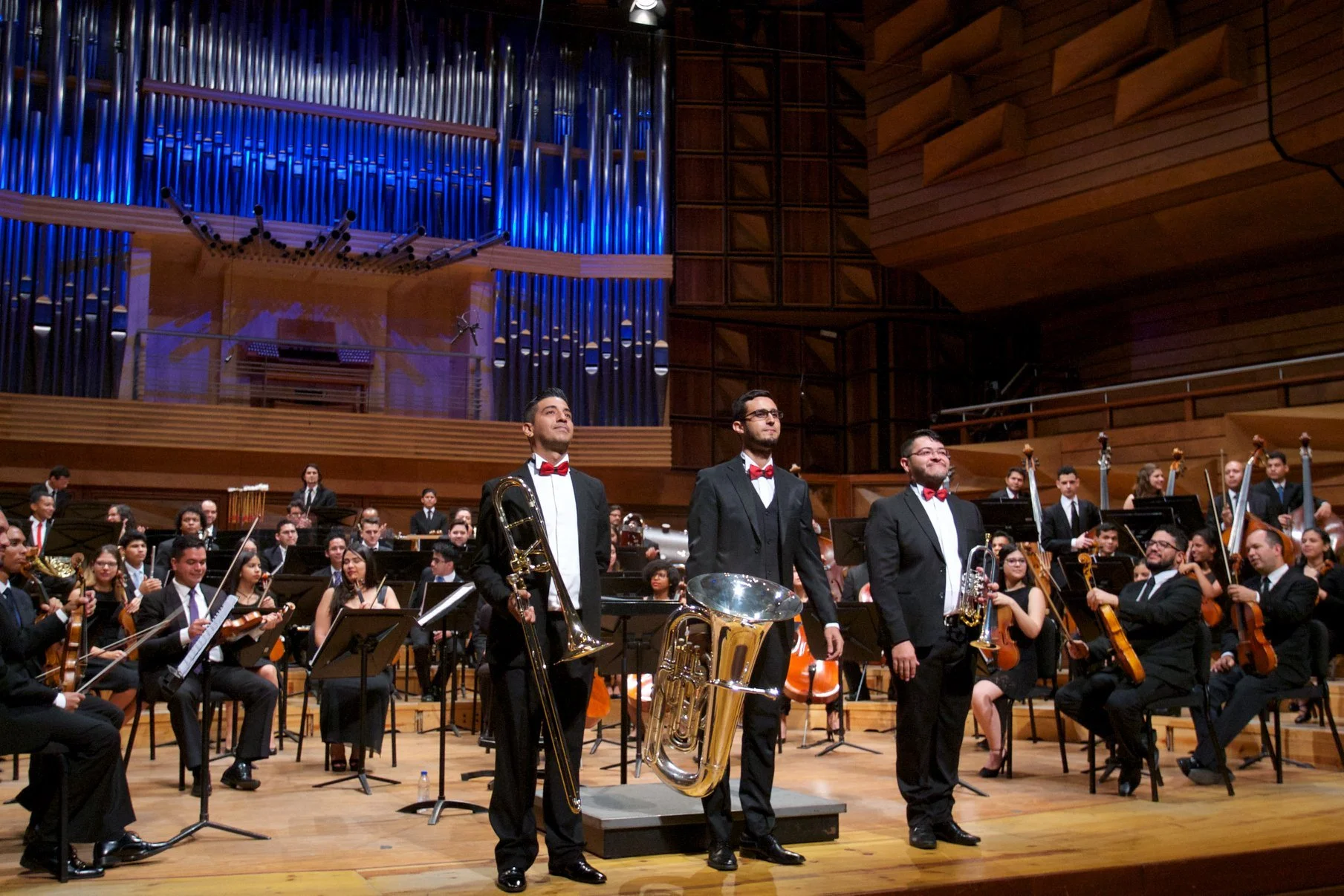 Bolivar Brass Trio premiering the Concerto for Brass Trio and Orchestra by Igor Martínez with the Simón Bolívar Symphony Orchestra of Venezuela. Gonzalo Hidalgo, conductor. Simón Bolívar Hall. Caracas, Venezuela
