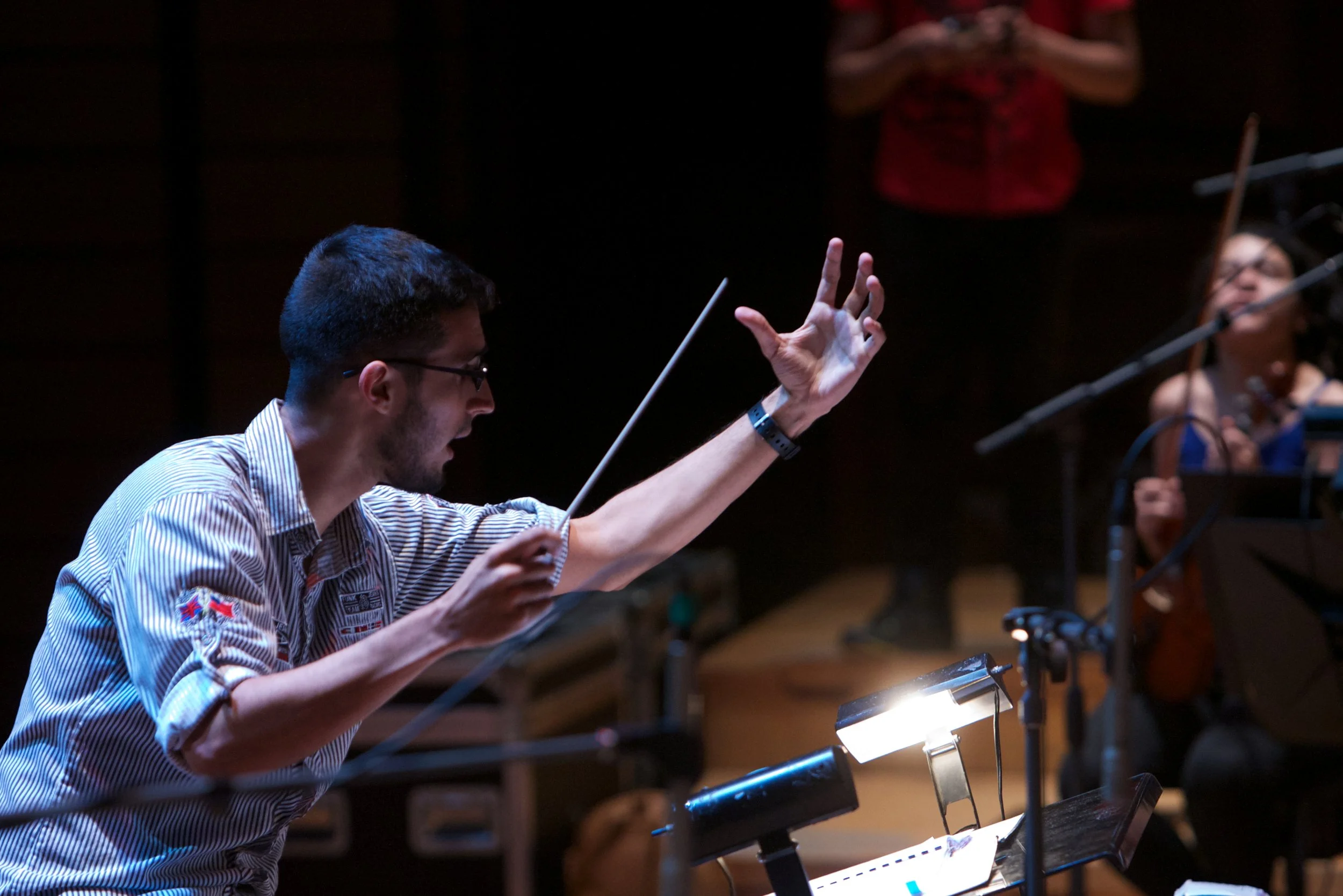 Igor Martinez conducting in the Simón Bolívar Hall in Venezuela