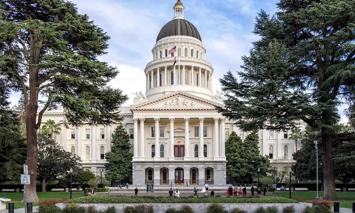 Photo Credit: Wikimedia Commons – Andre M.