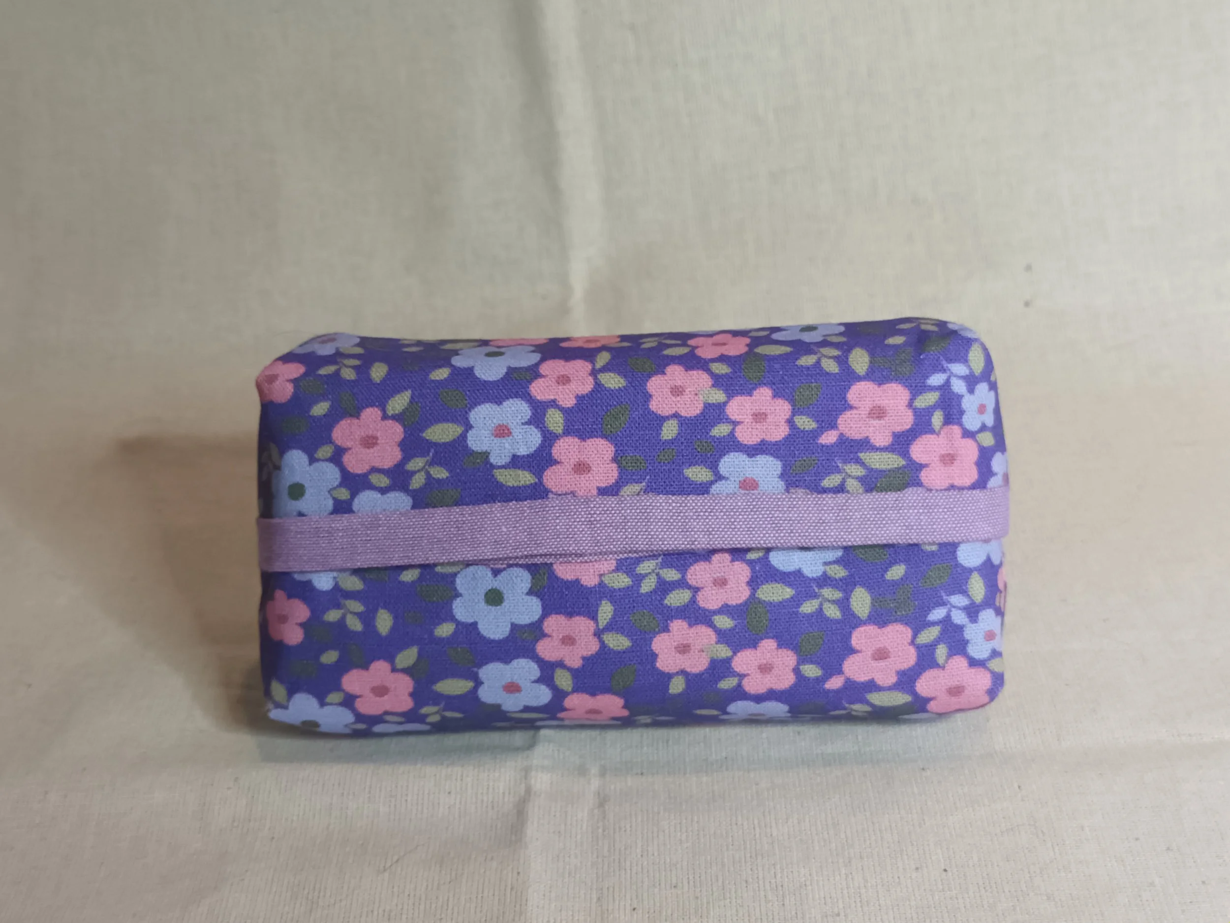 PURPLE DAISY  TRAVEL TISSUE HOLDER