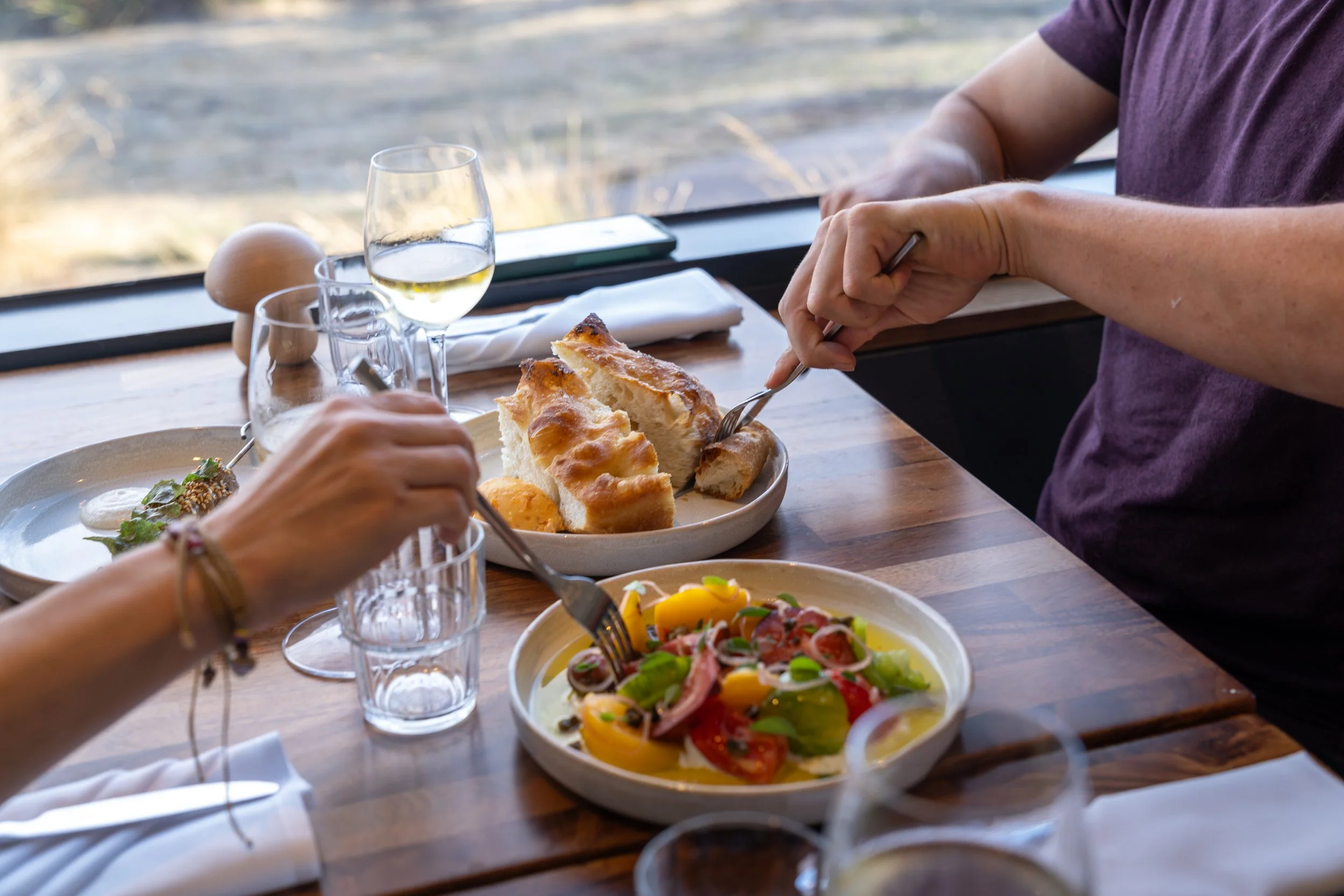 Australia-Tasmania-Edge-of-the-Bay-restaurant-dining-focaccia-salad-whitewine-6233.jpg