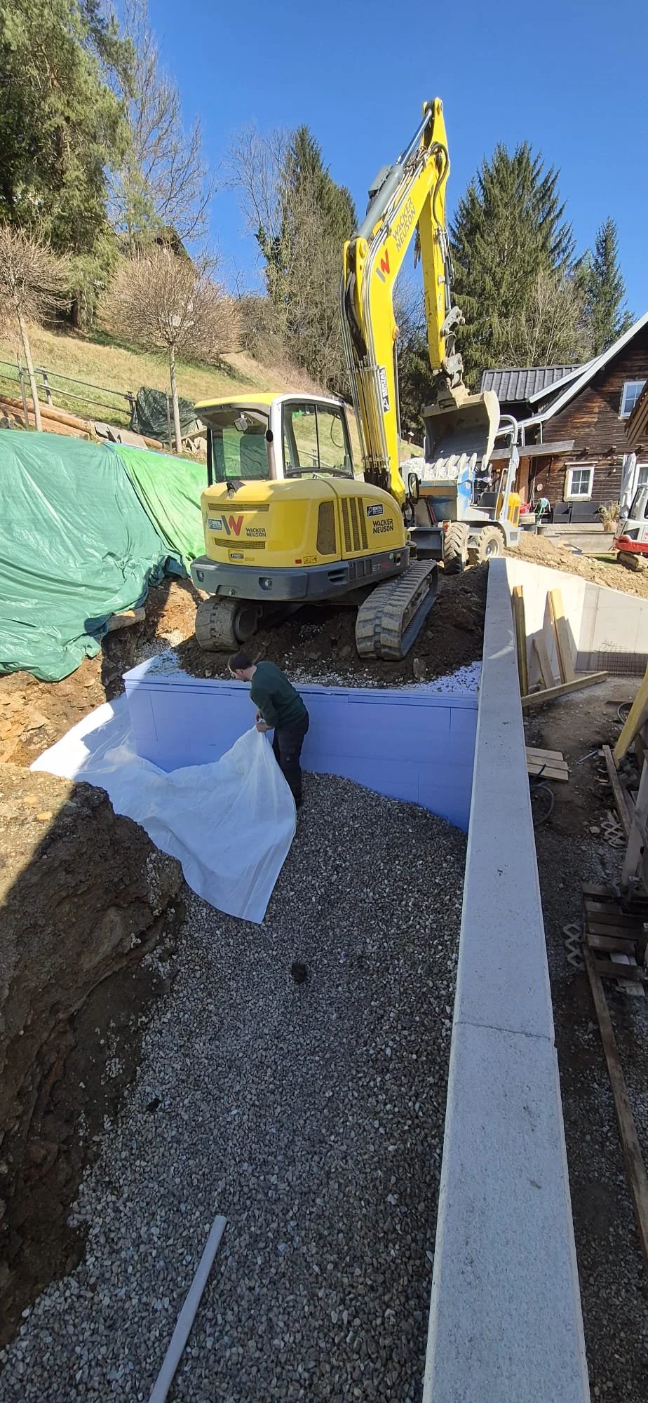 	
Baustelle mit einem Bagger von Erdbau Tauchner bei erdbau arbeiten