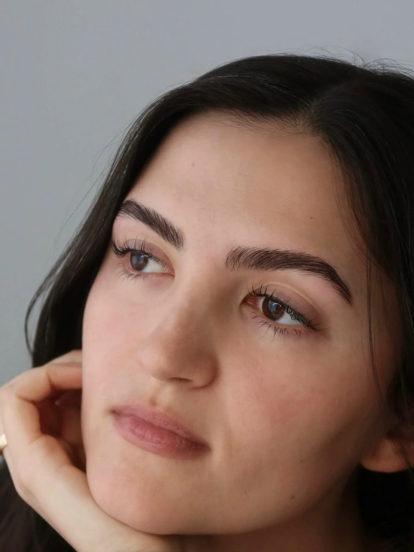 Nouveau service | Lamination des sourcils

Un traitement qui fixe et discipline les sourcils pour un fini propre, lisse et uniforme.
Teinture &amp; finition des sourcils incluses.