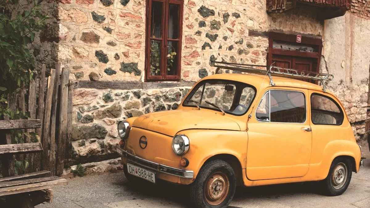 Vintage, yellow car for a blogpost about binary thinking.
