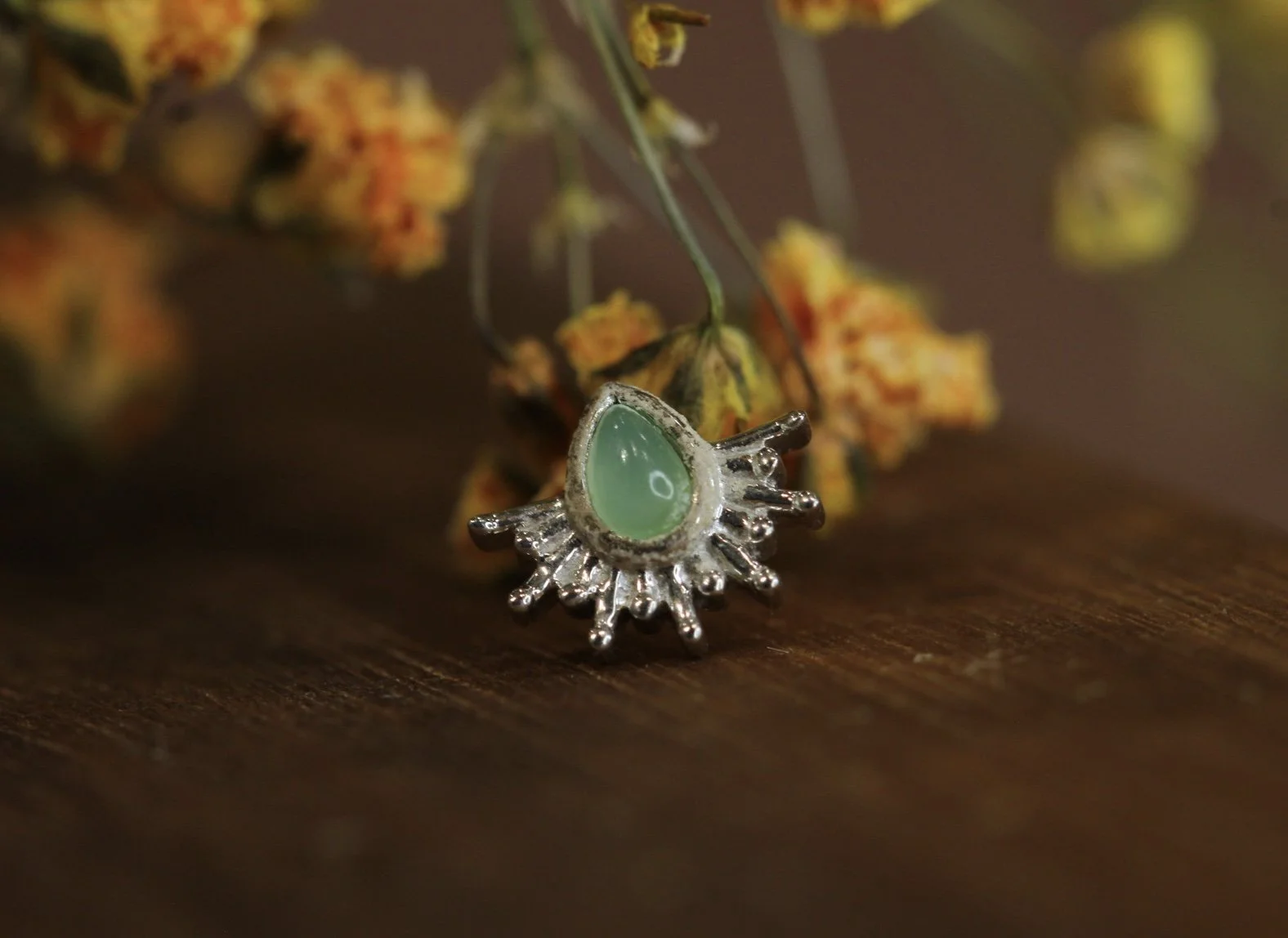 Body Vision Los Angeles ( BVLA )
tiny borderline white gold with chrysoprase