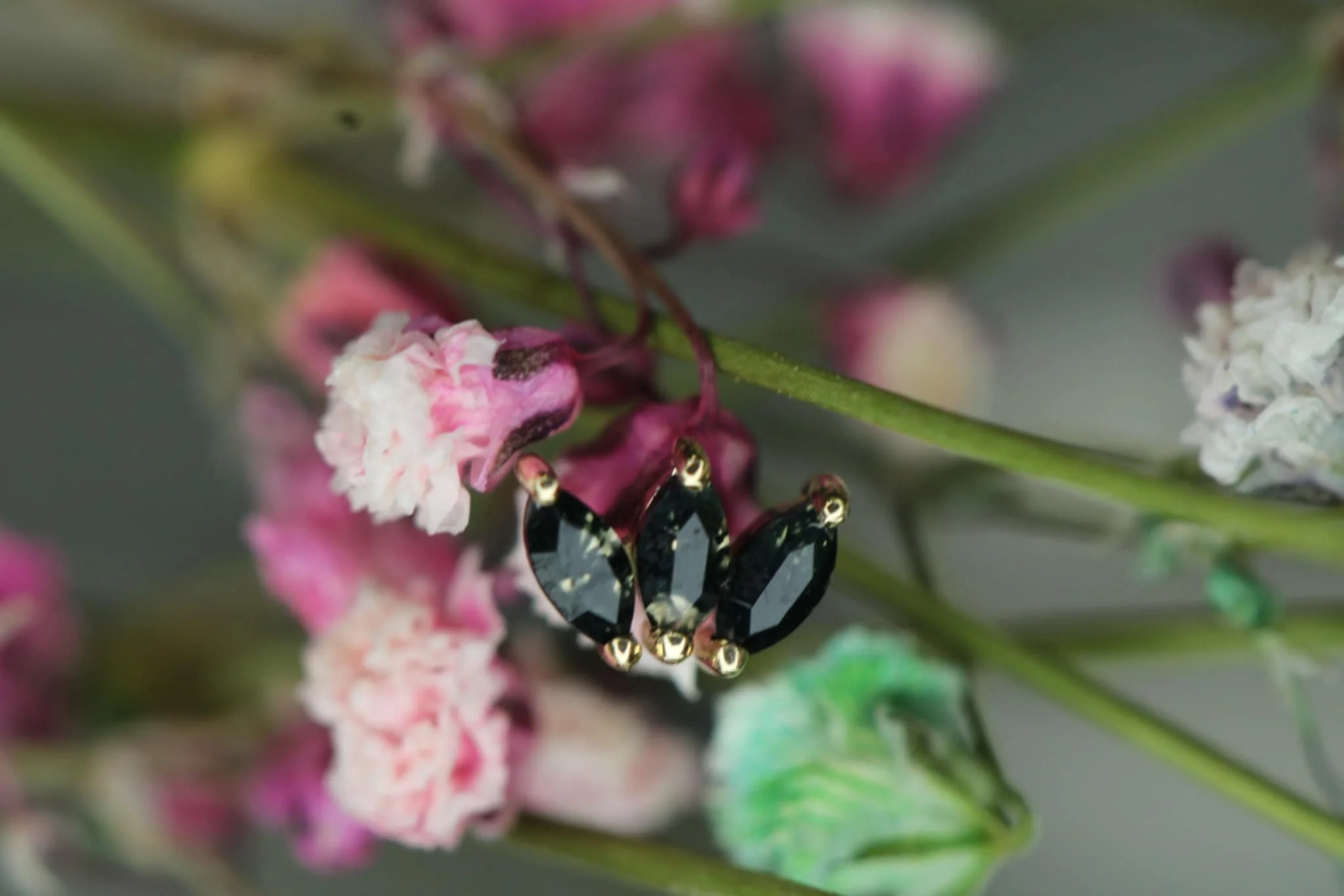 Junipurr, Yellow Gold Marquise Fan with Moss Agate threadless end