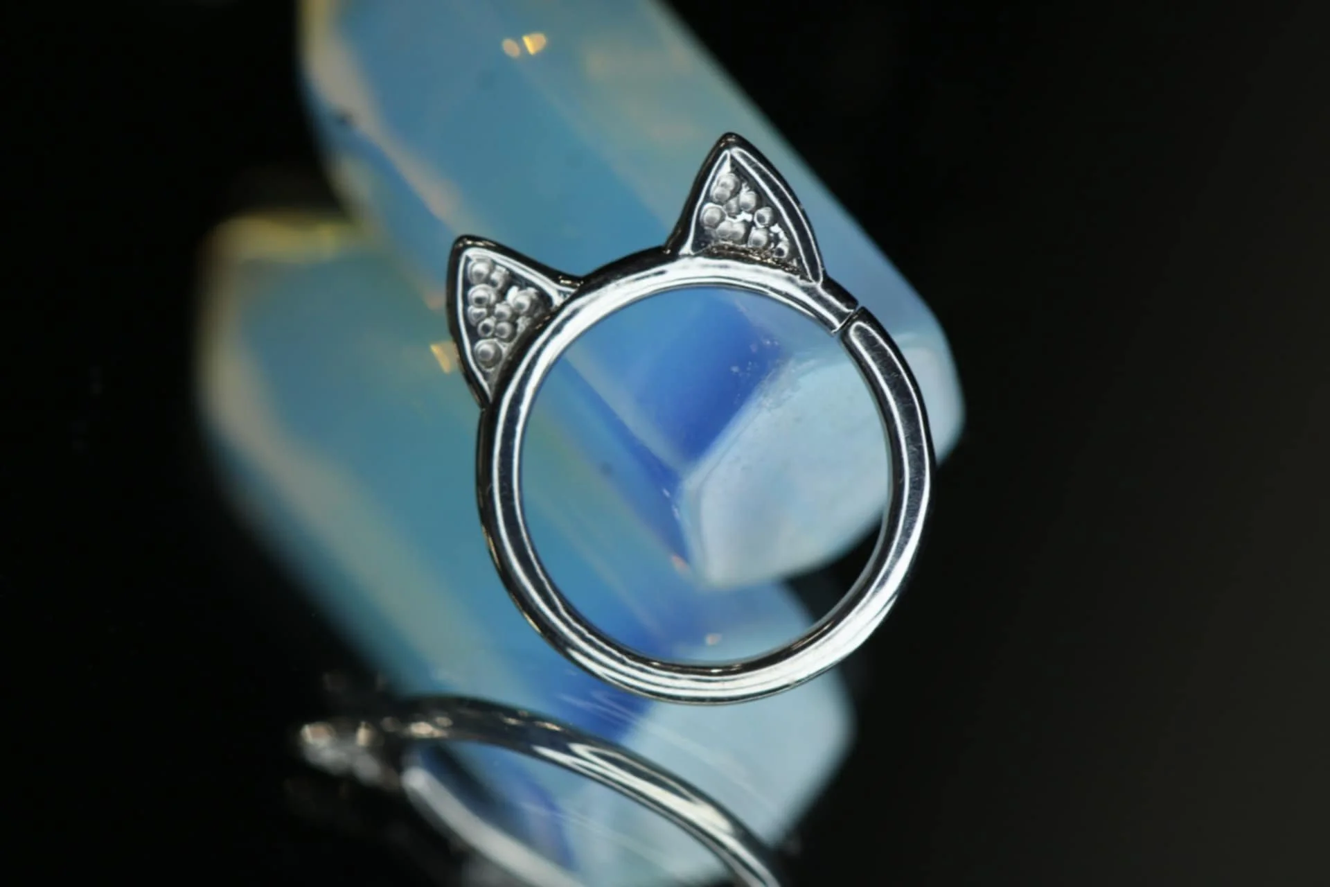 Body Gems Meow ring in White Gold
