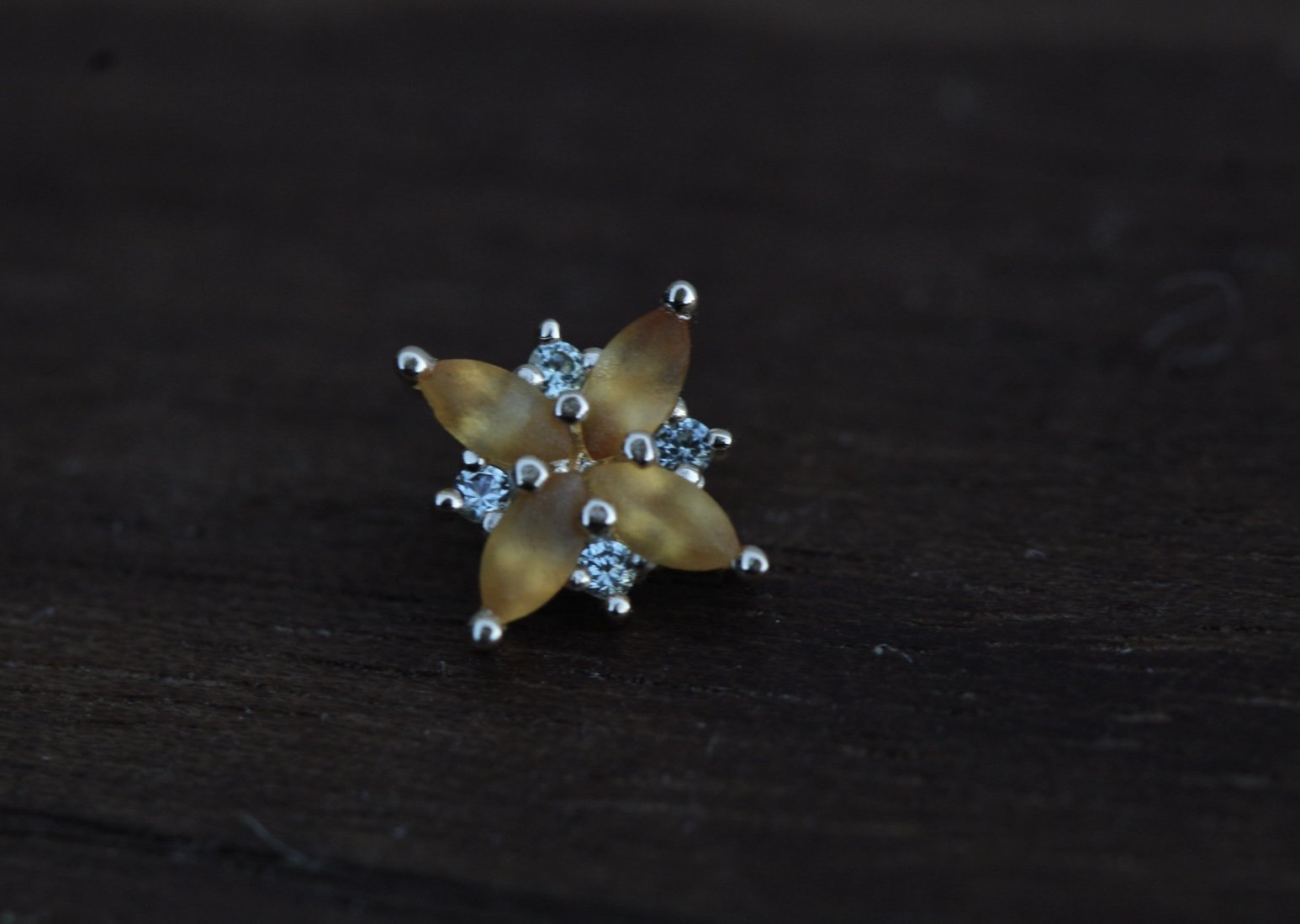 Body Vision Los Angeles ( BVLA )
Mini Pleades
yellow gold with sandblasted citrine and grey sapphire

