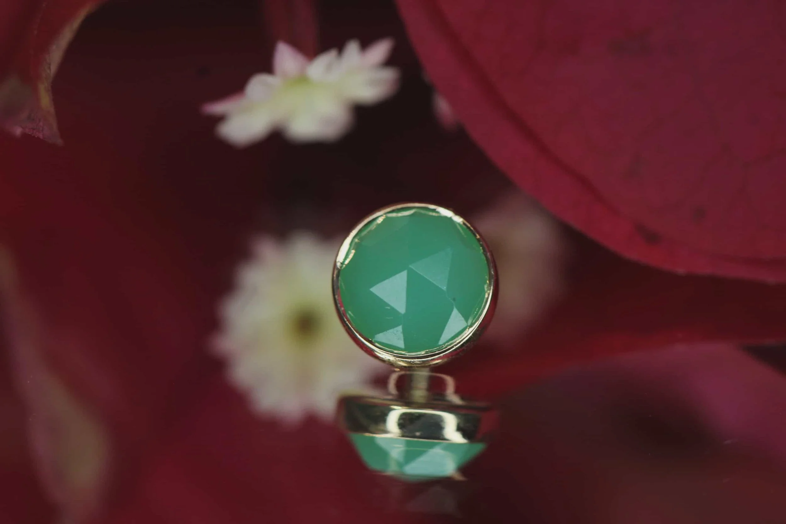 Body Vision Los Angeles ( BVLA ) , Yellow Gold 6mm Round Cup with Chrysoprase