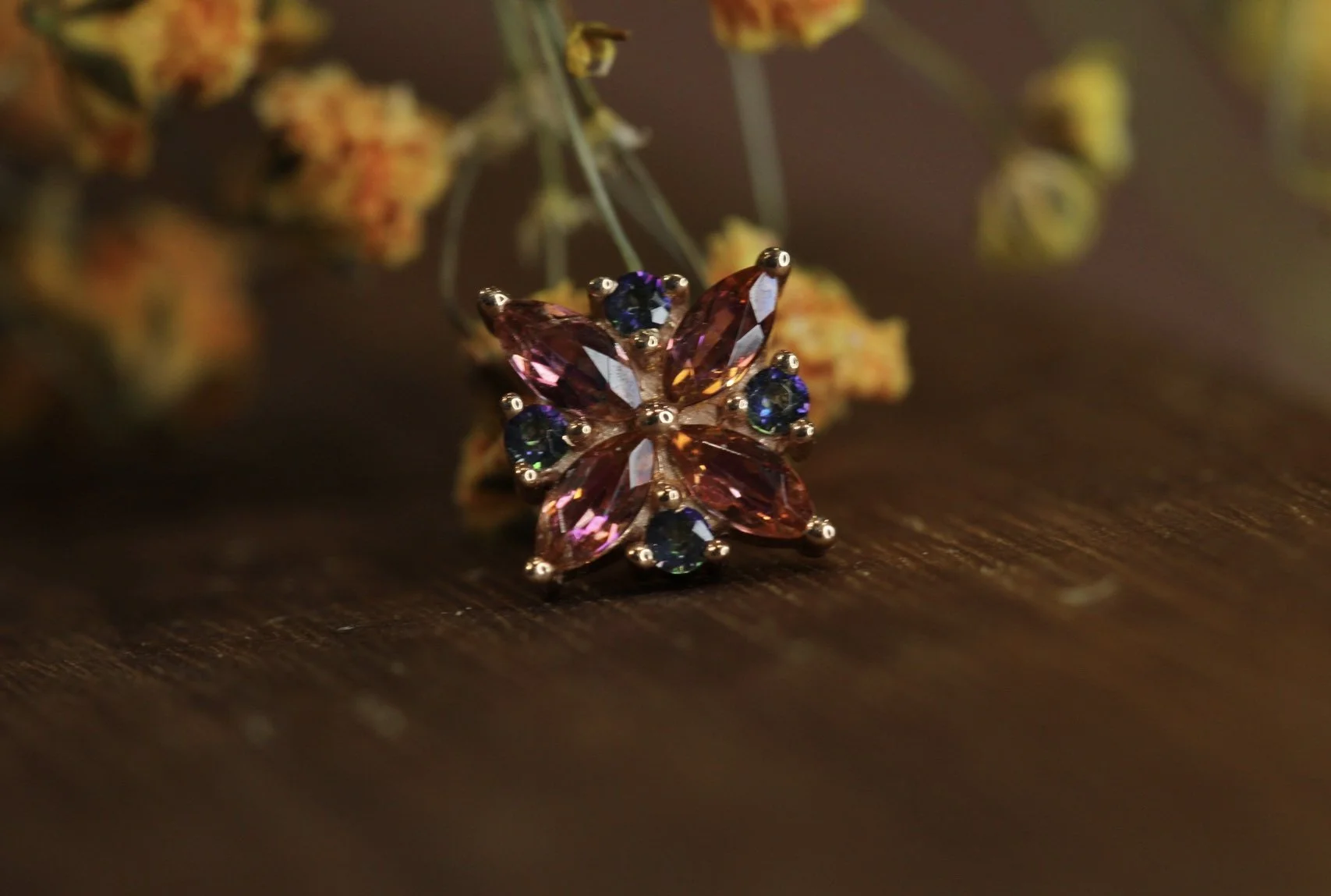 Body Vision Los Angeles ( BVLA )
9mm Pleades Rose Gold with Anastasia topaz and mystic topaz
