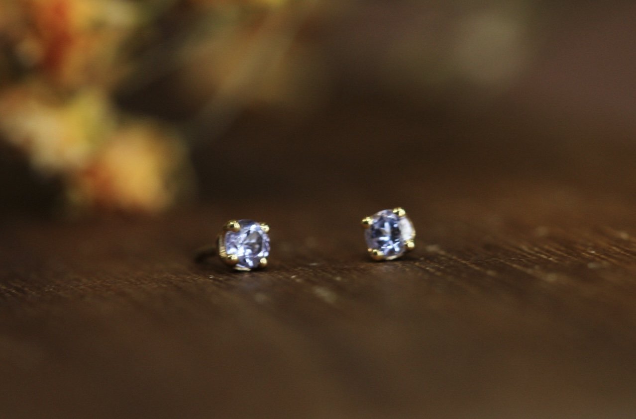 Body Vision Los Angeles ( BVLA )
2mm prong threadless pin
yellow gold with tanzanite