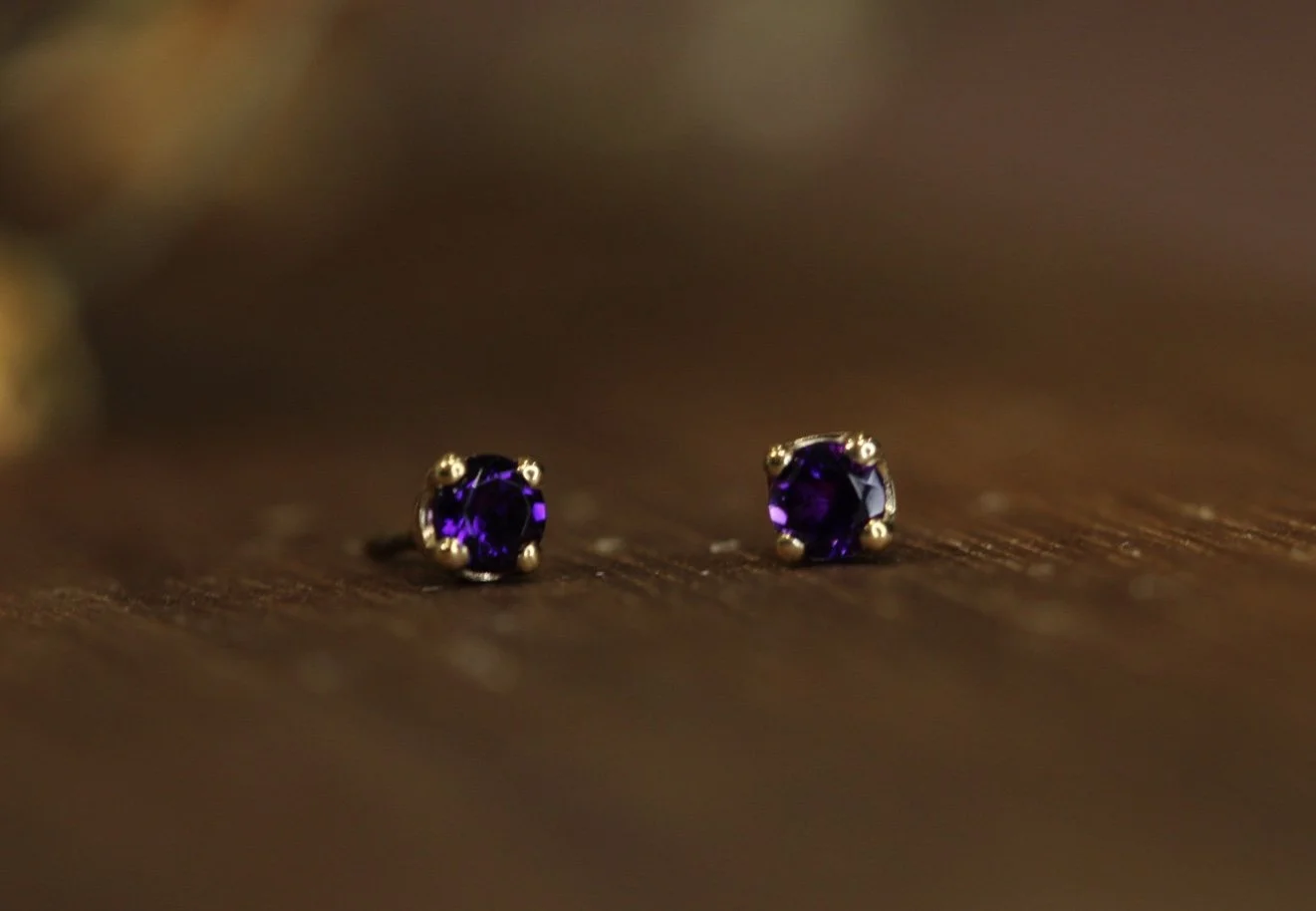 Body Vision Los Angeles ( BVLA )
2mm prong threadless pin
yellow gold with amethyst