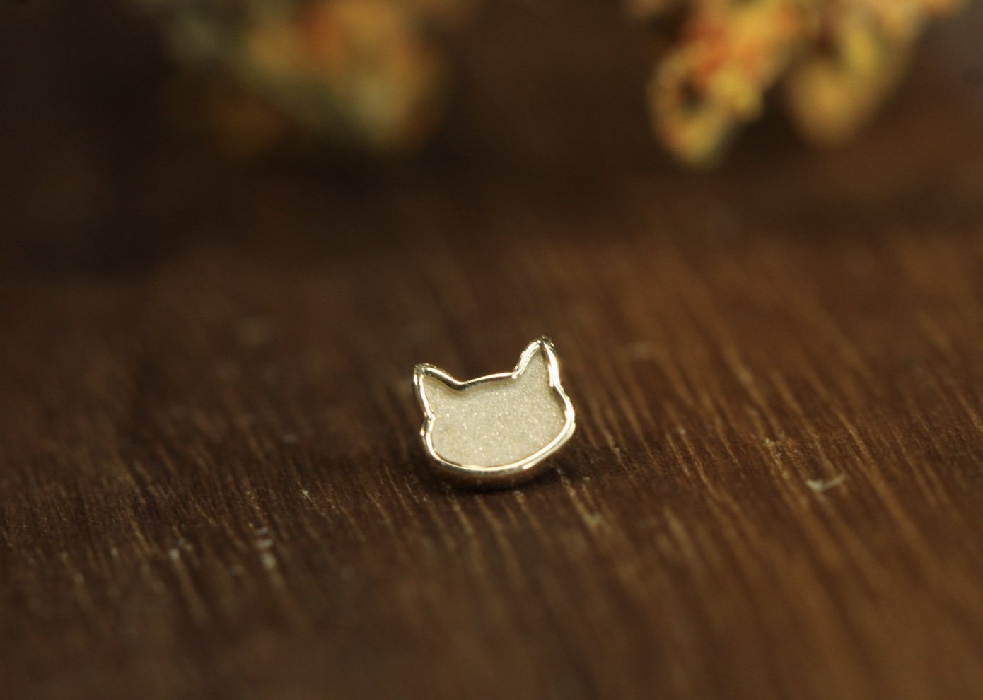 Body Vision Los Angeles ( BVLA )
yellow gold cat head