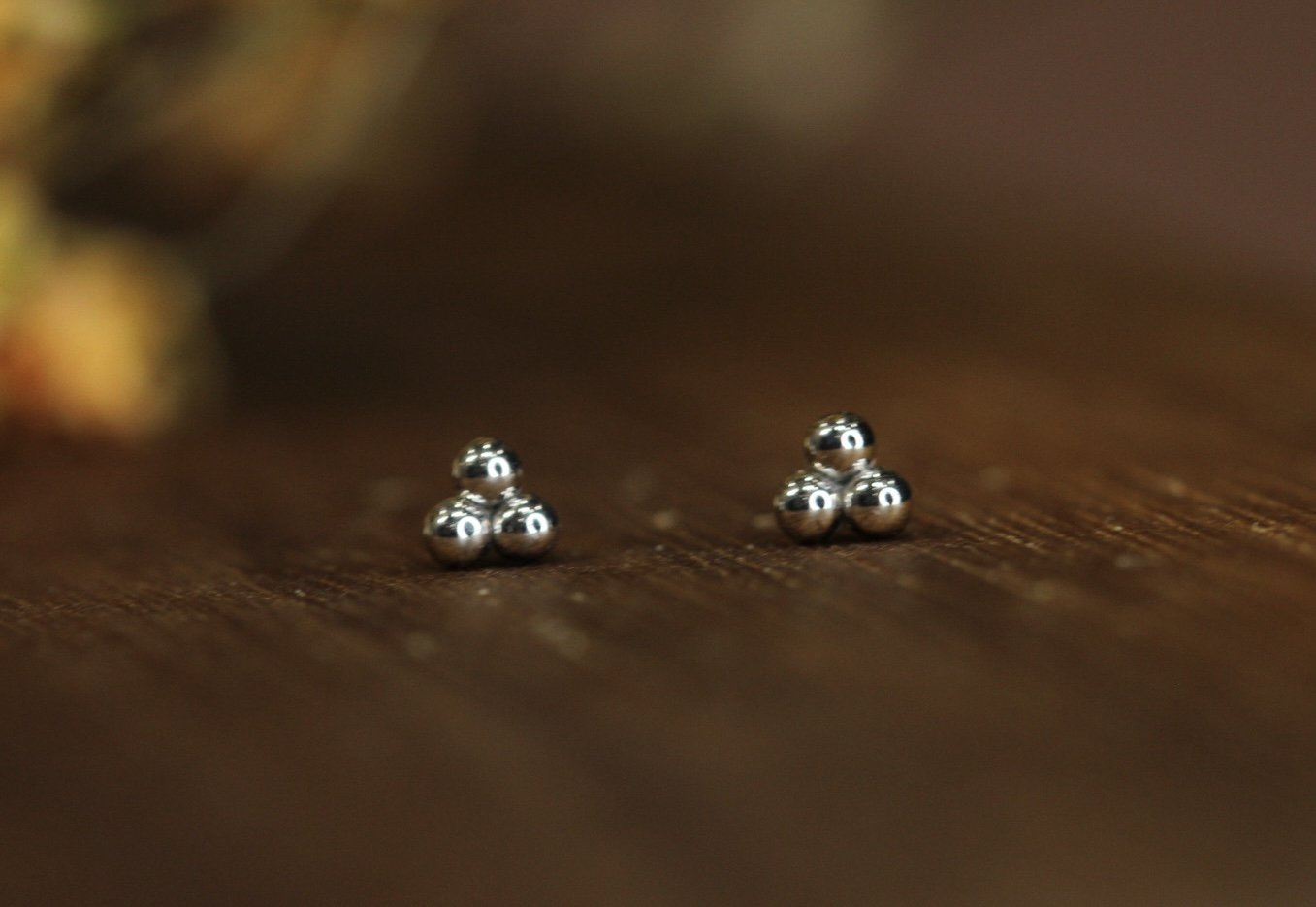 Body Vision Los Angeles ( BVLA ) 
white gold tri-bead