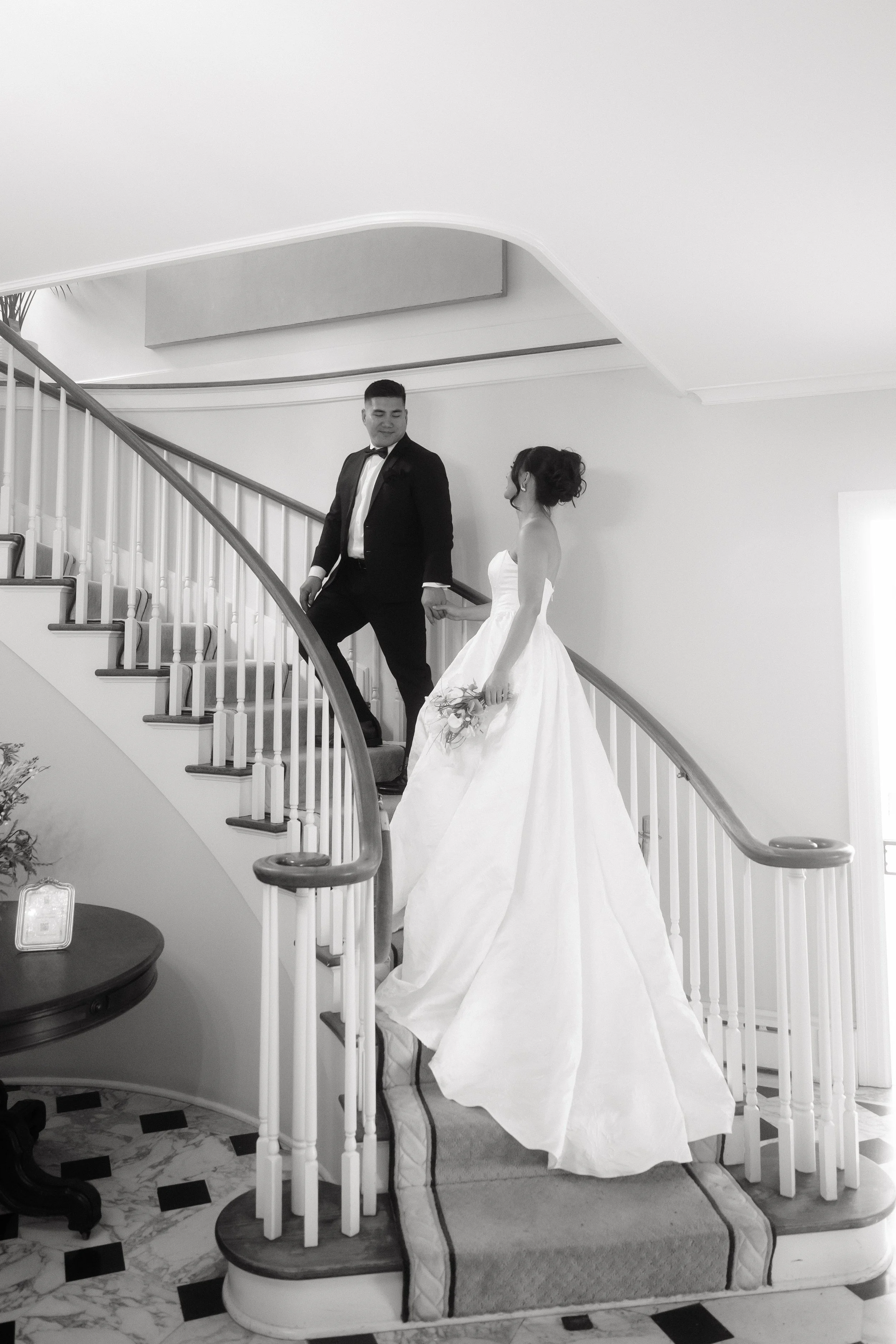 wedding-portraits-spiral-staircase