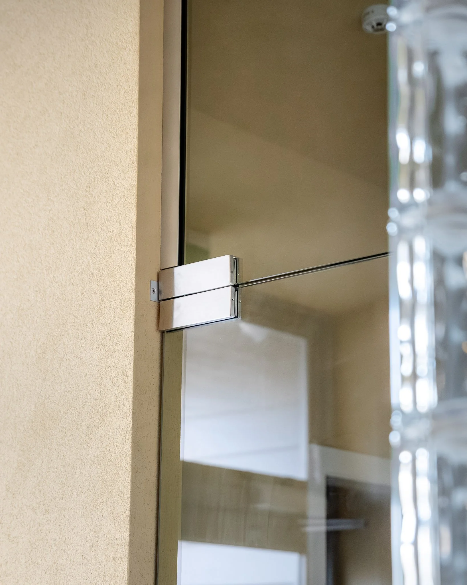 360 Glass Projects - Richmond Rd Deli 5.jpg