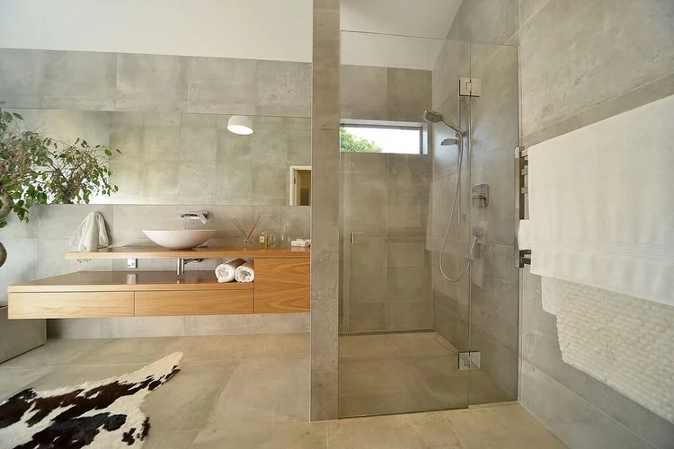 Upstairs bathroom