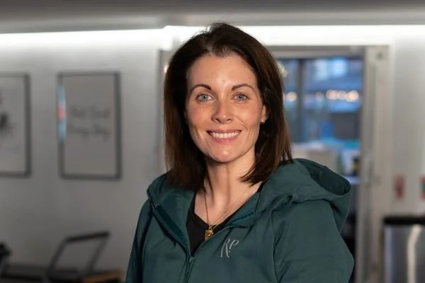 A woman with shoulder length brown hair