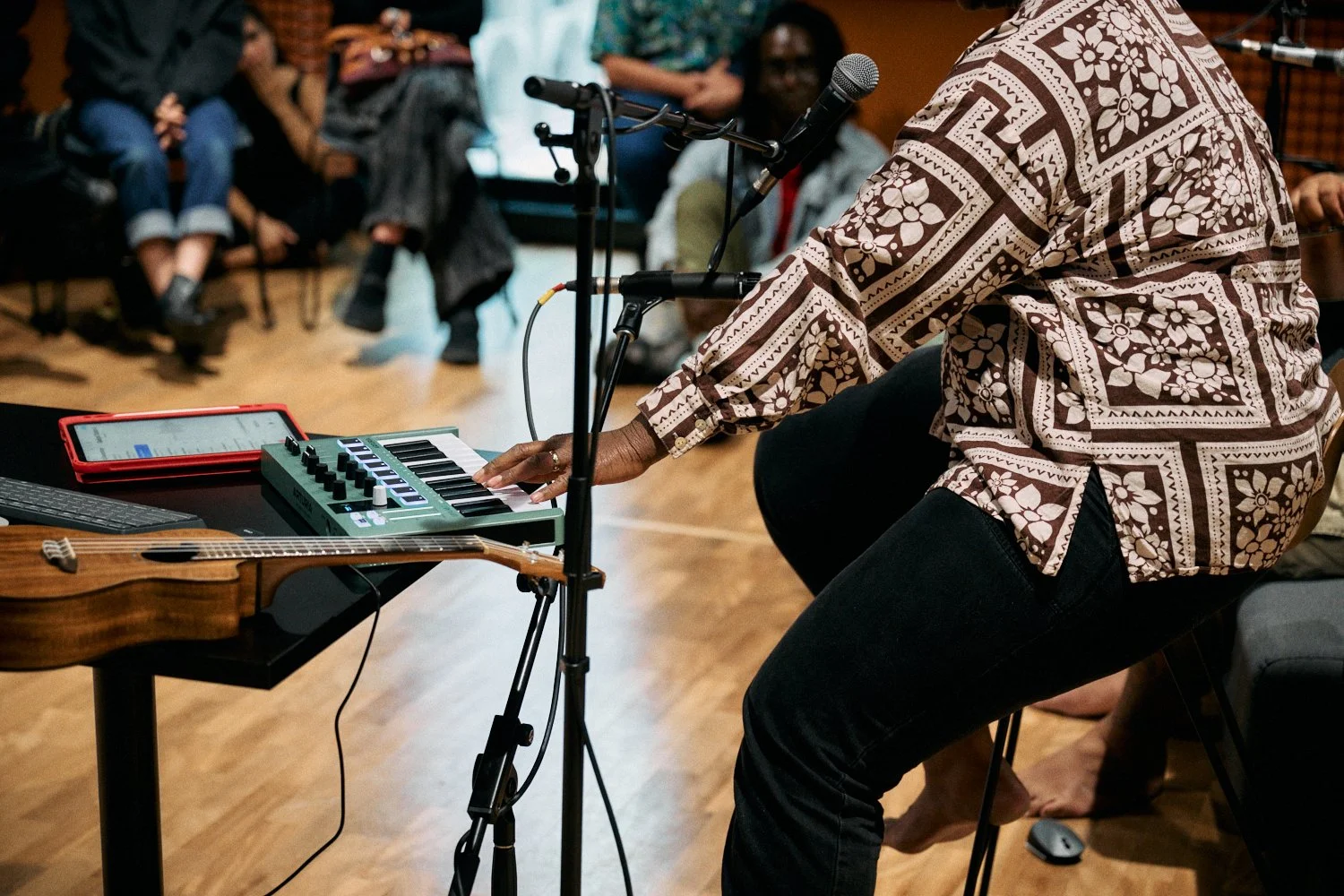 2025.12_Live Arts_Drau ni Uto Hotel_Emele Ugavule_credit Seiya Taguchi_1673_WEB.jpg