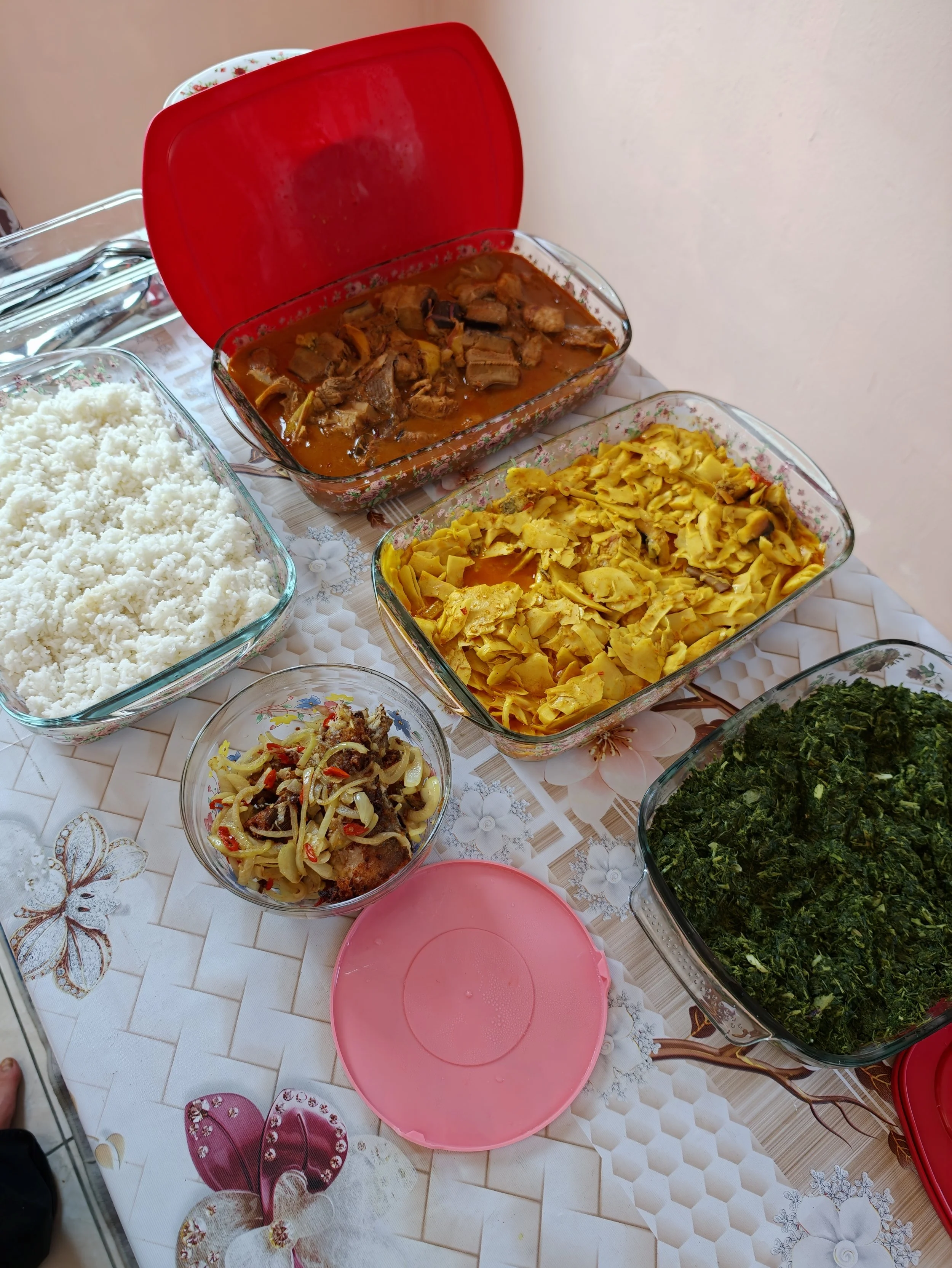 Home-cooked Bidayuh lunch spread with rice, stingray curry, bamboo belacan, kasam (pickled fish) and stir-fry cassava leaves at a village homestay near Kuching