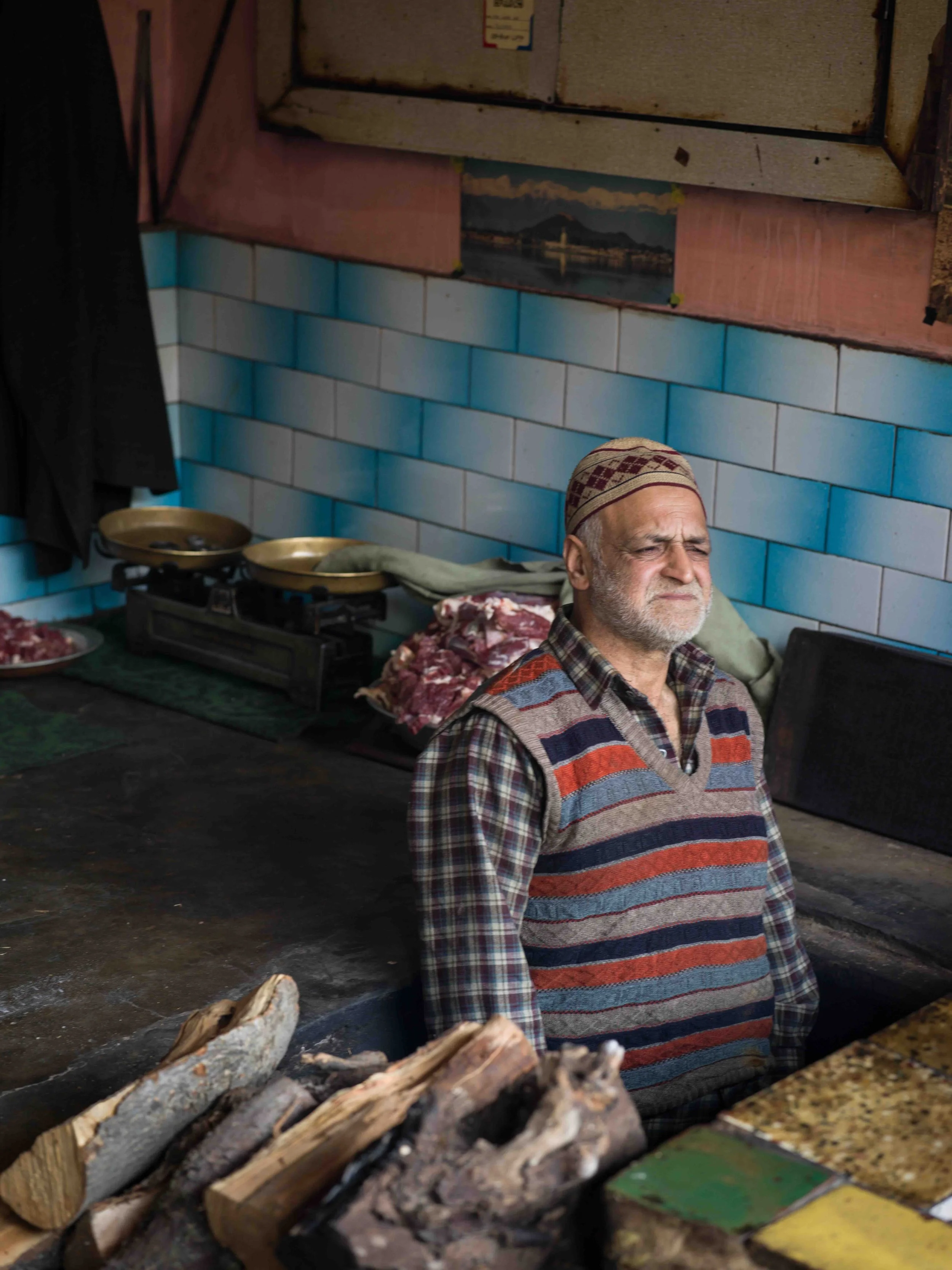 An older Kashmiri man who makes harissa in Srinagar old town.
