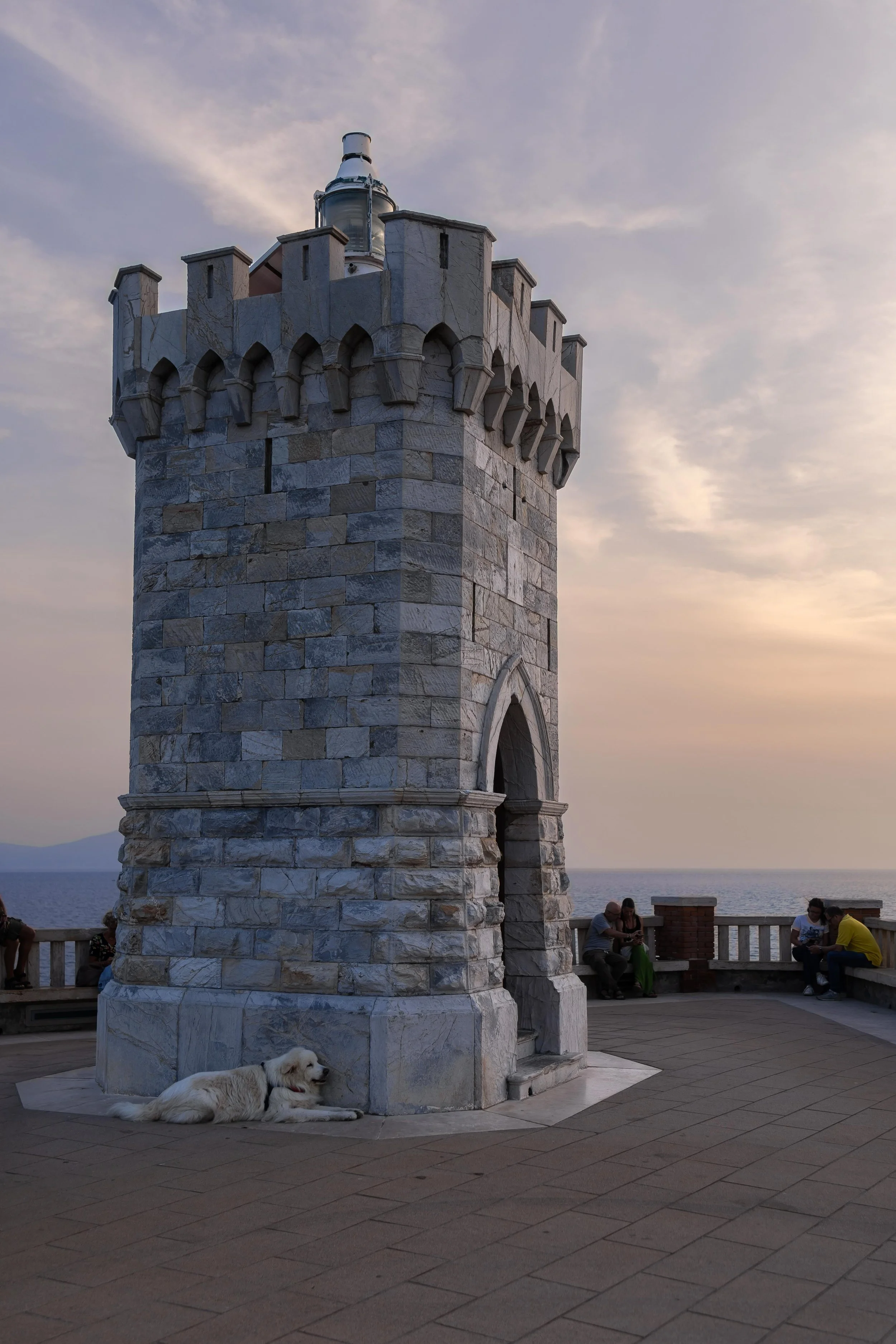 Fotografo Matrimonio a Piombino: tra Storia e l’Infinito di Piazza Bovio