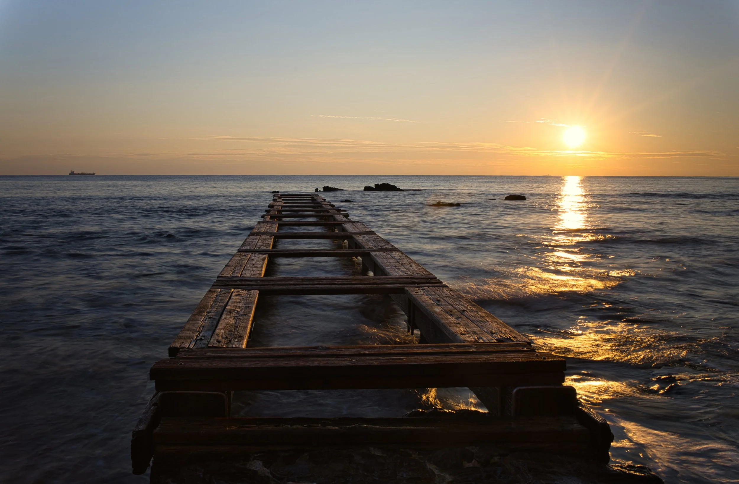 fotografia di paesaggio del pontile Bagni Sama a Livorno