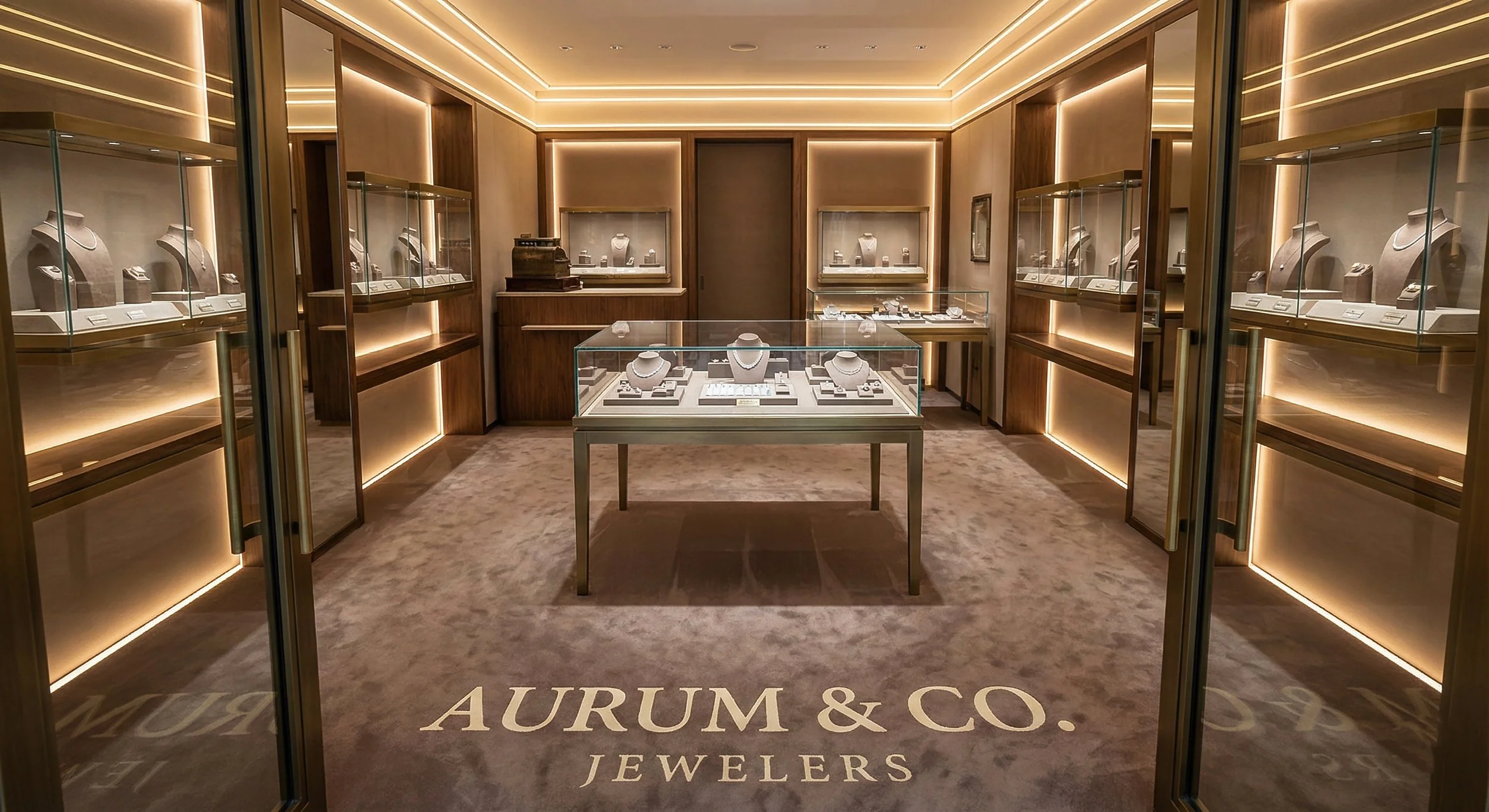 fotografia interno di una gioielleria antica.