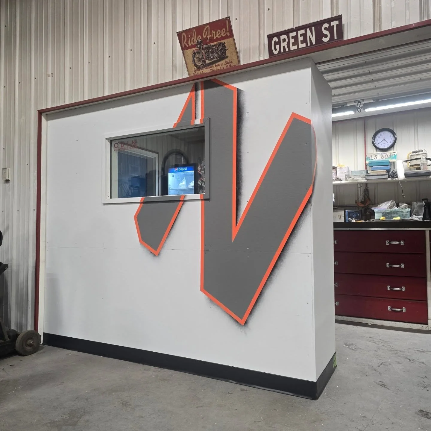 We built a wall! But not just any wall, its a great wall.. probably the greatest wall ever.. Now myself and @stella_jane_99 will be able to do out office work and design without 2 CNC mills blasting off in our ears! Great success 🙌  We also had some