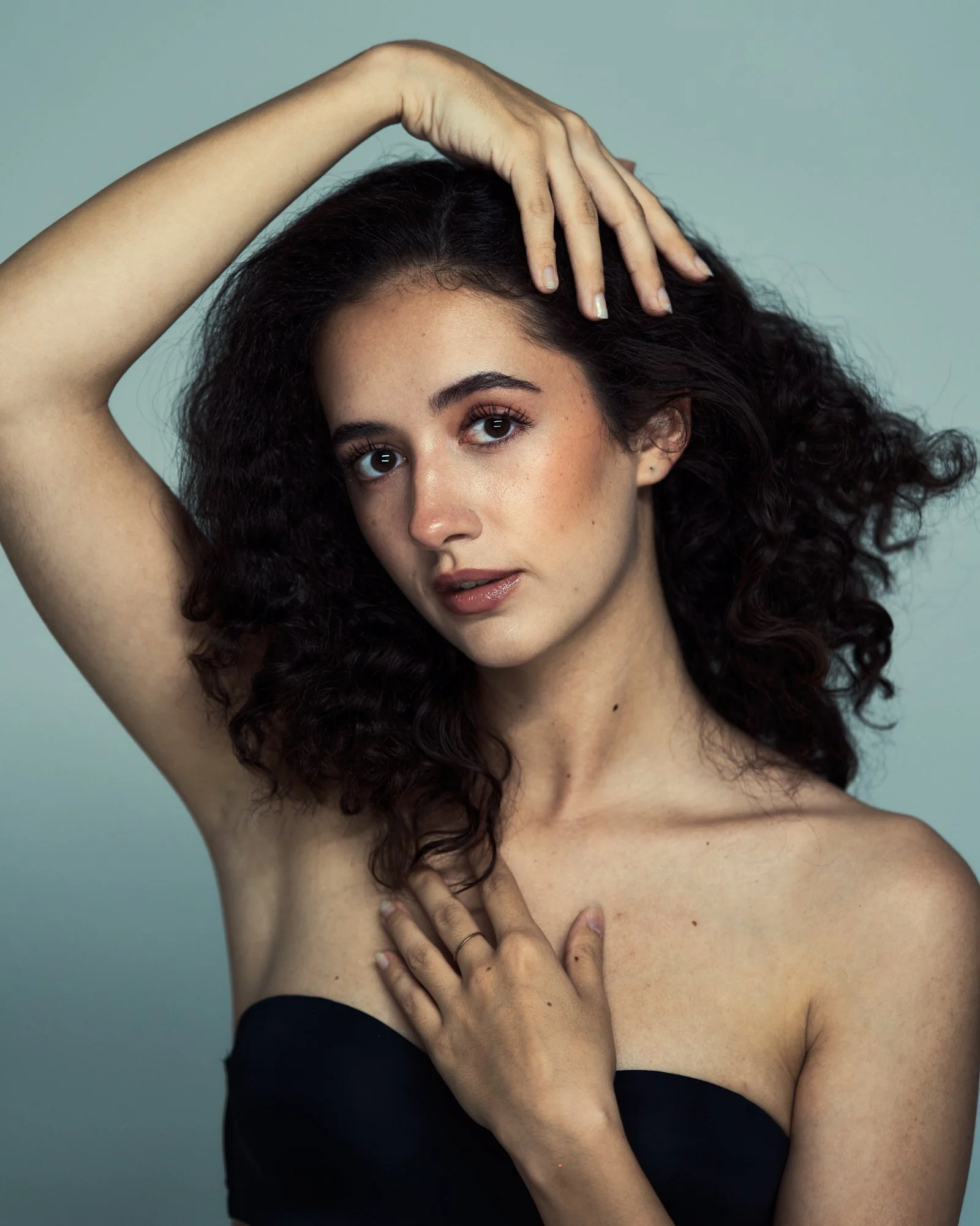Fotostudio-Zu╠êrich_dot-RAW-Studio_Valeria-Hongler_Actress_Portraitfotografie 16.jpg