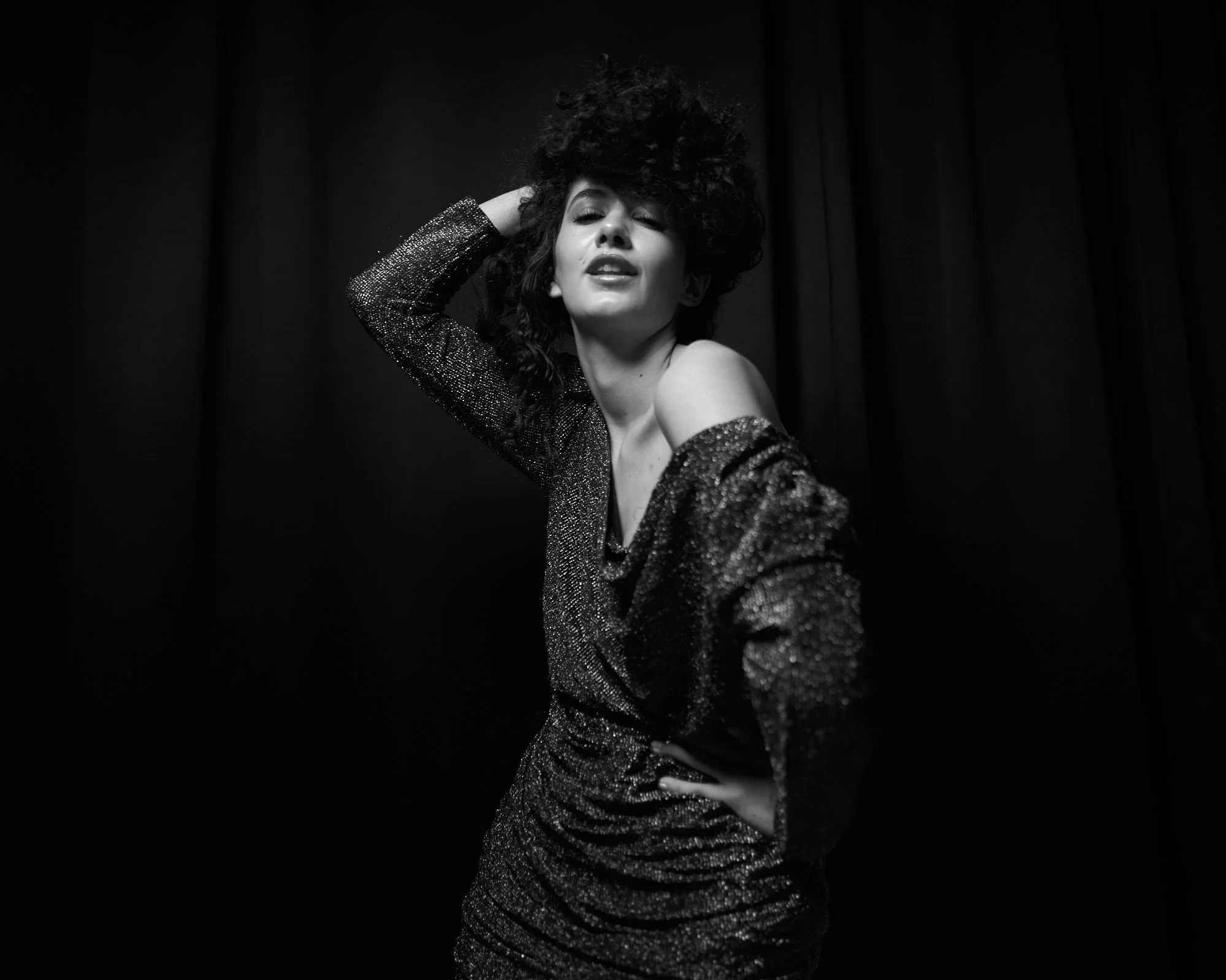 Fotostudio-Zu╠êrich_dot-RAW-Studio_Valeria-Hongler_Actress_Portraitfotografie 39.jpg