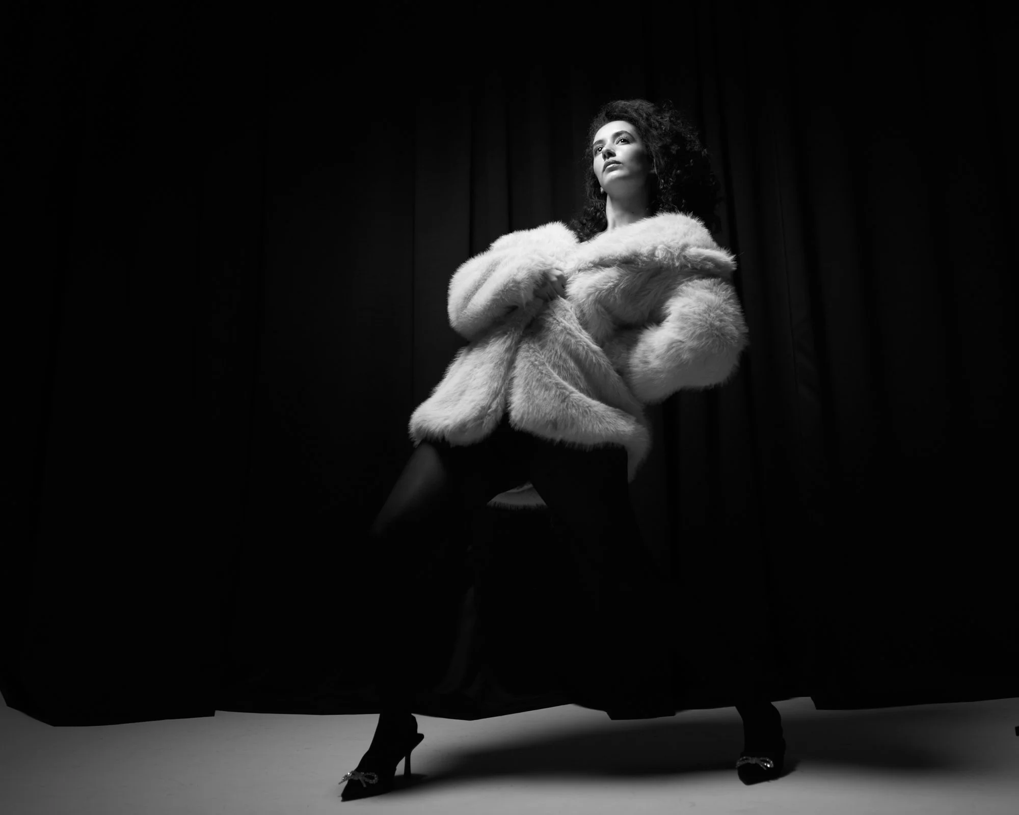 Fotostudio-Zu╠êrich_dot-RAW-Studio_Valeria-Hongler_Actress_Portraitfotografie 33.jpg