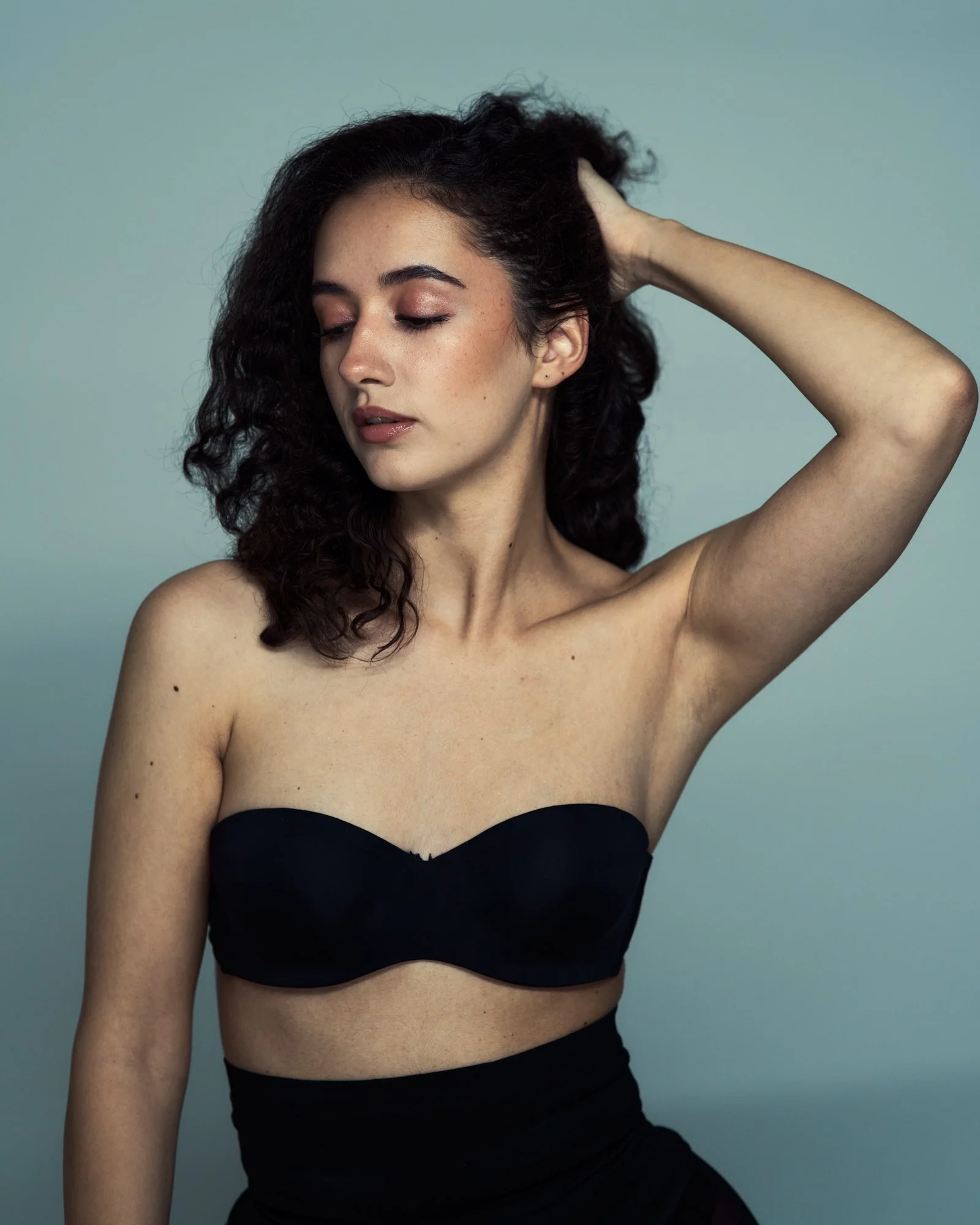 Fotostudio-Zu╠êrich_dot-RAW-Studio_Valeria-Hongler_Actress_Portraitfotografie 15.jpg